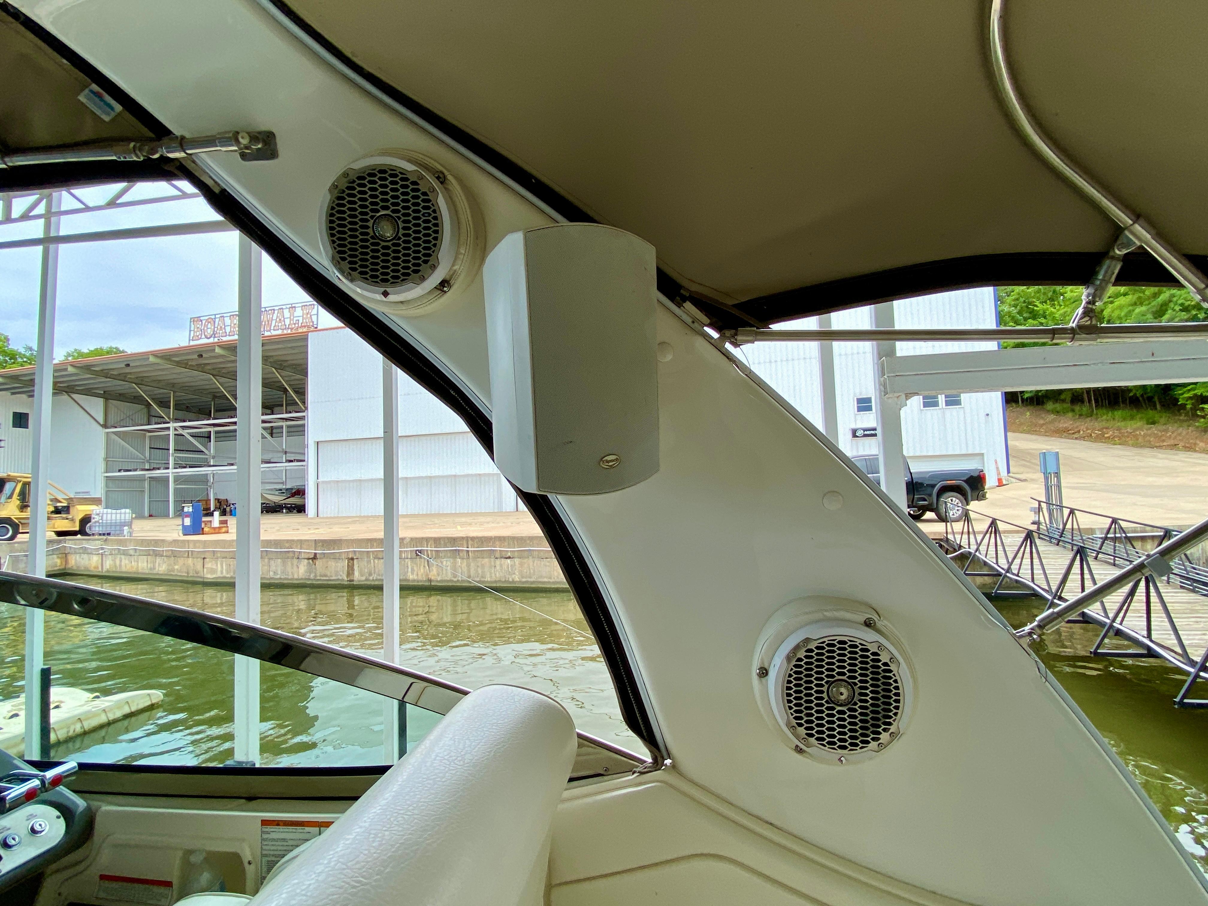 2007-cruisers-yachts-370-express-power-9857506-20250630161218278-1