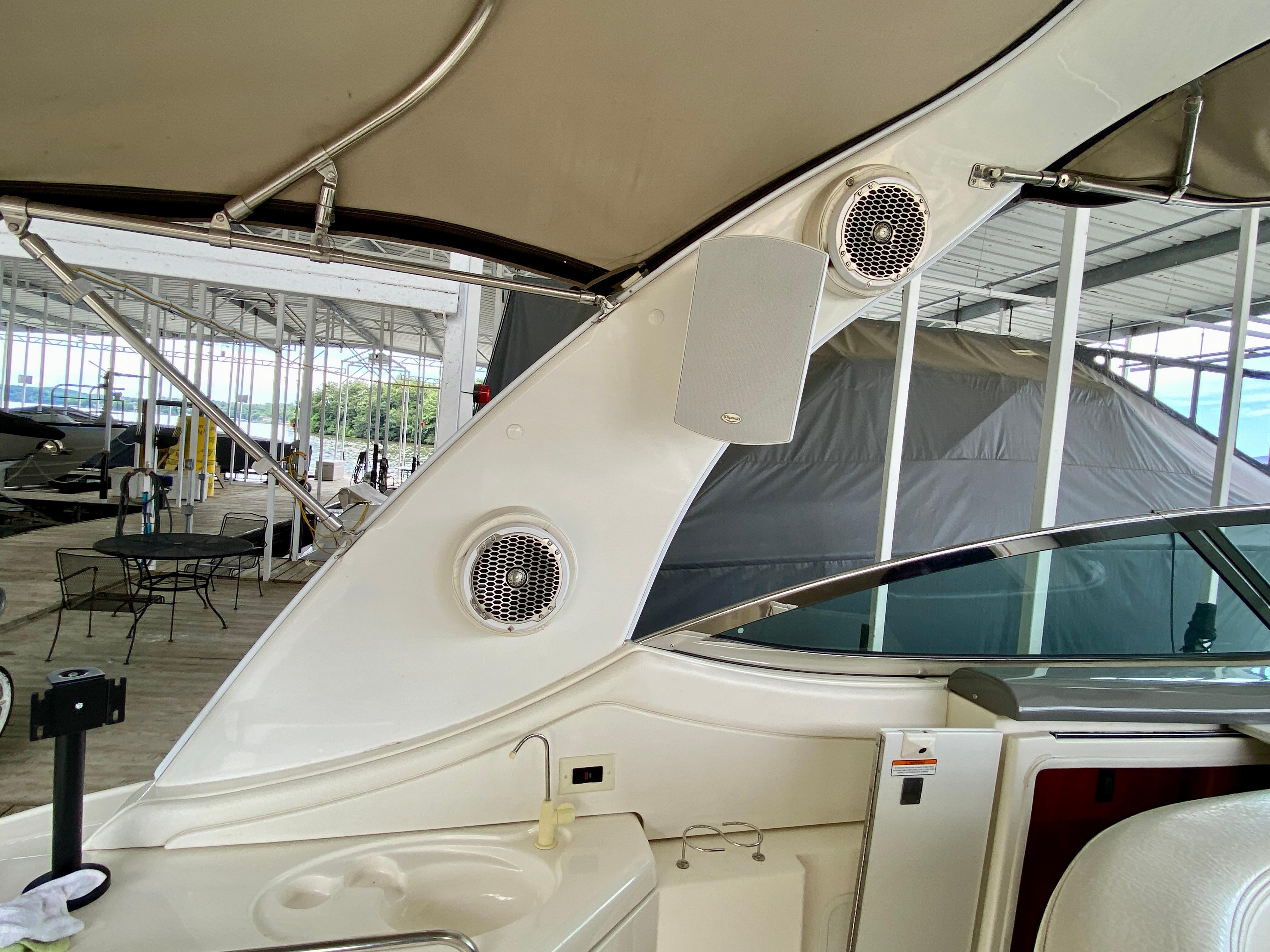 2007-cruisers-yachts-370-express-power-9857506-20250630161222160-1