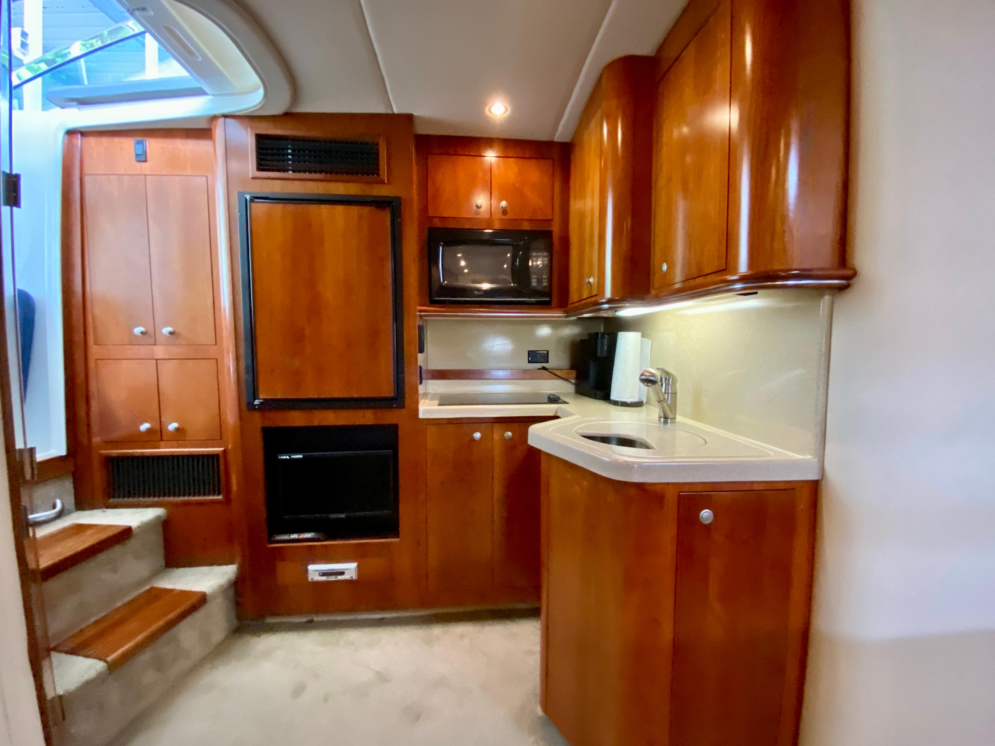 2007-cruisers-yachts-370-express-power-9857506-20250630161240477-1