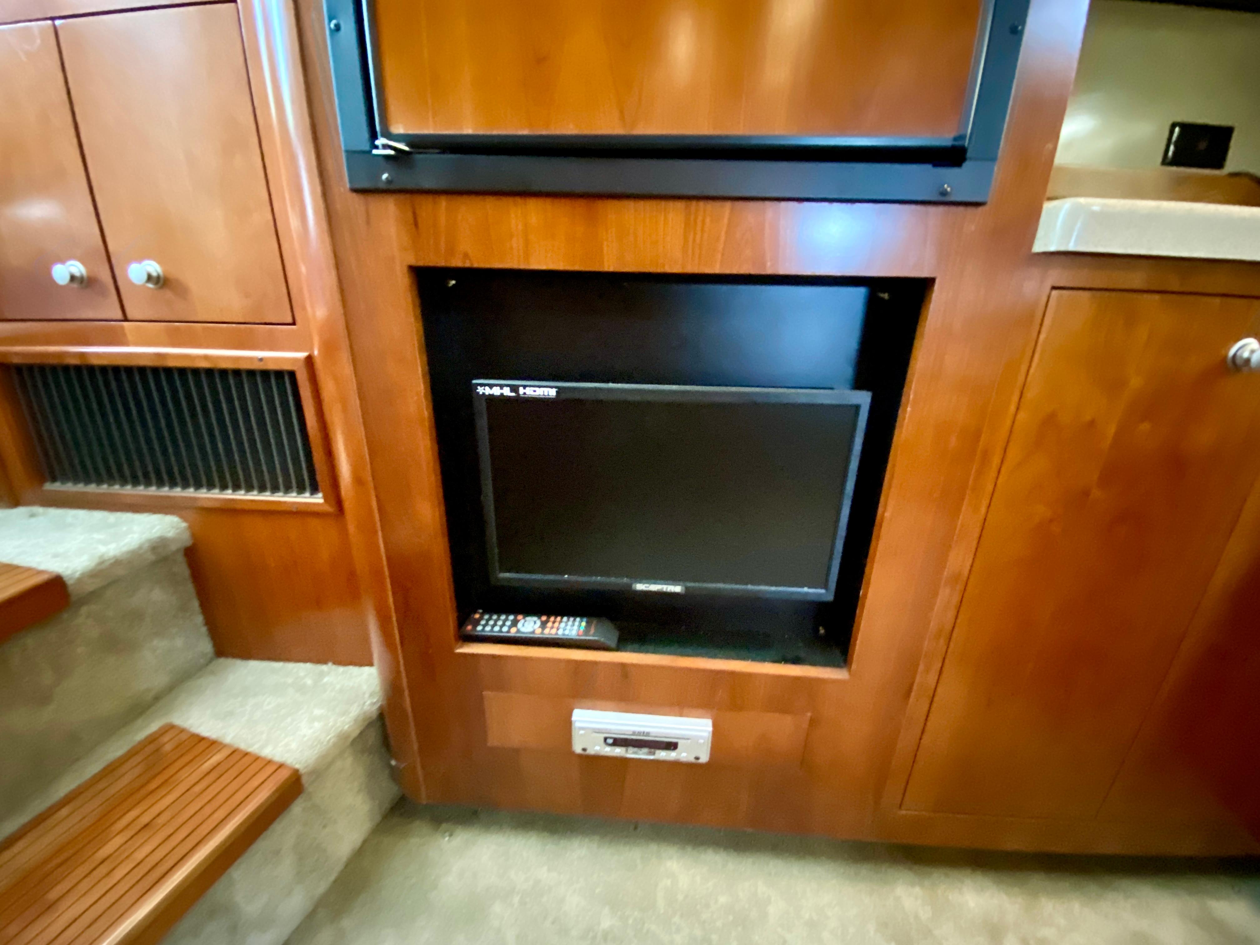 2007-cruisers-yachts-370-express-power-9857506-20250630161311108-1