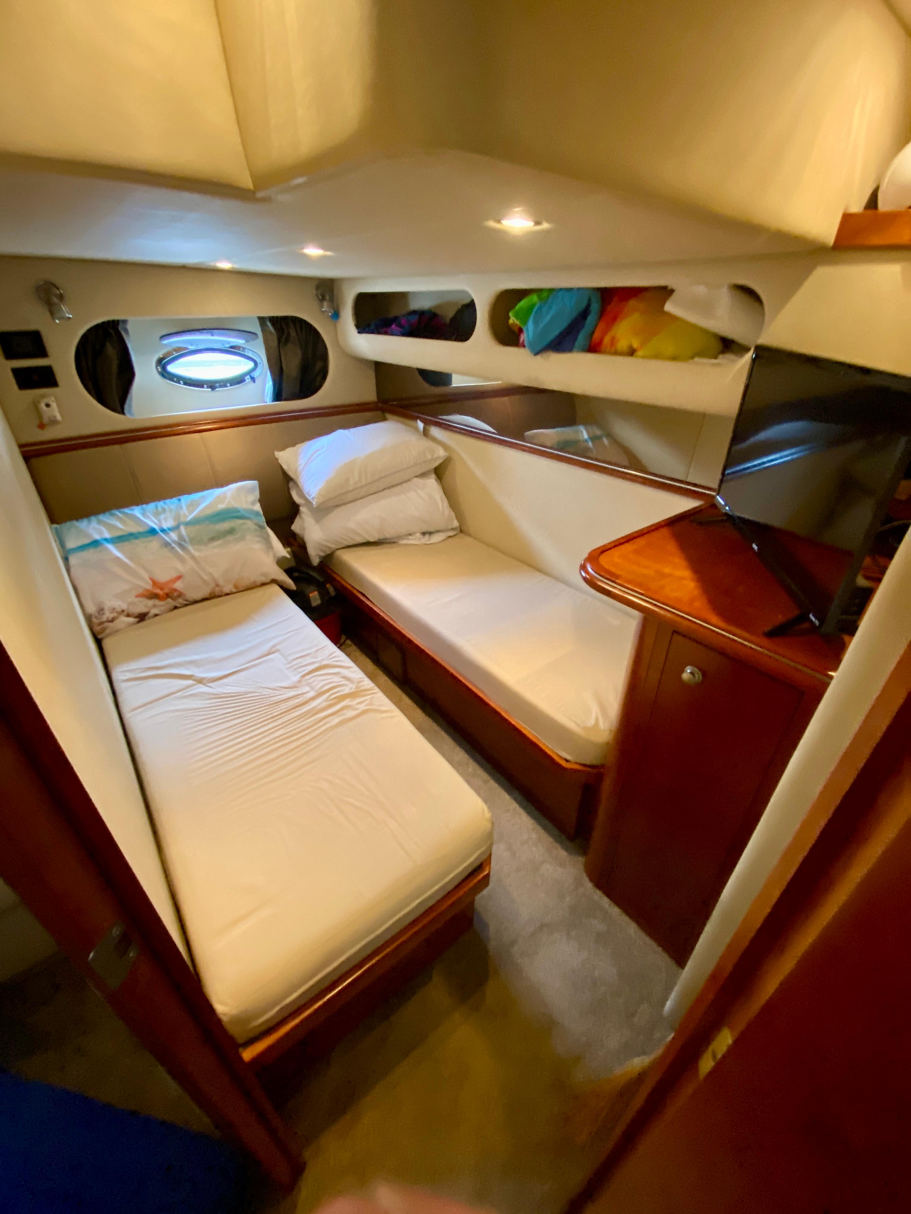2007-cruisers-yachts-370-express-power-9857506-20250630161313915-1