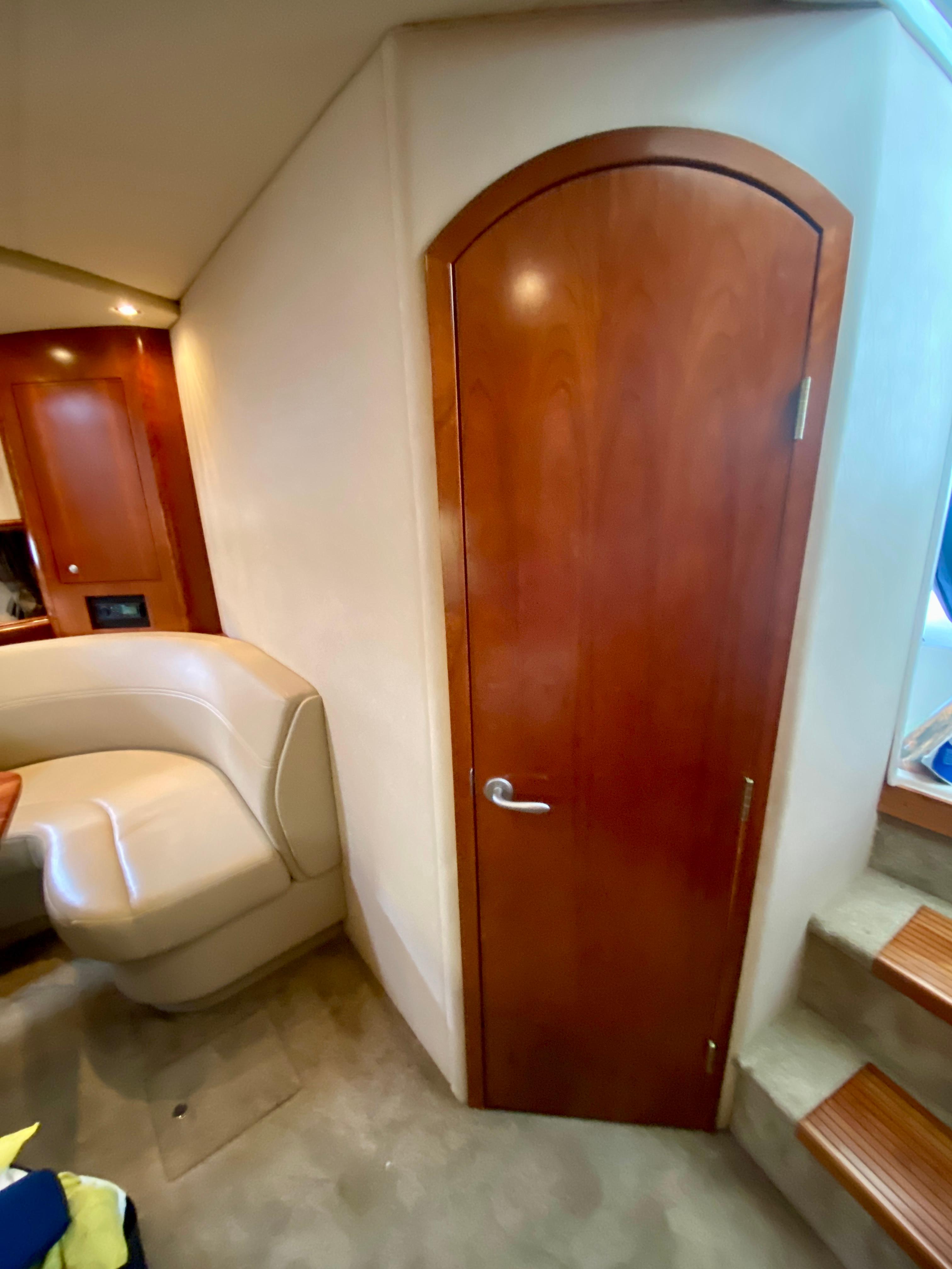 2007-cruisers-yachts-370-express-power-9857506-20250630161316988-1