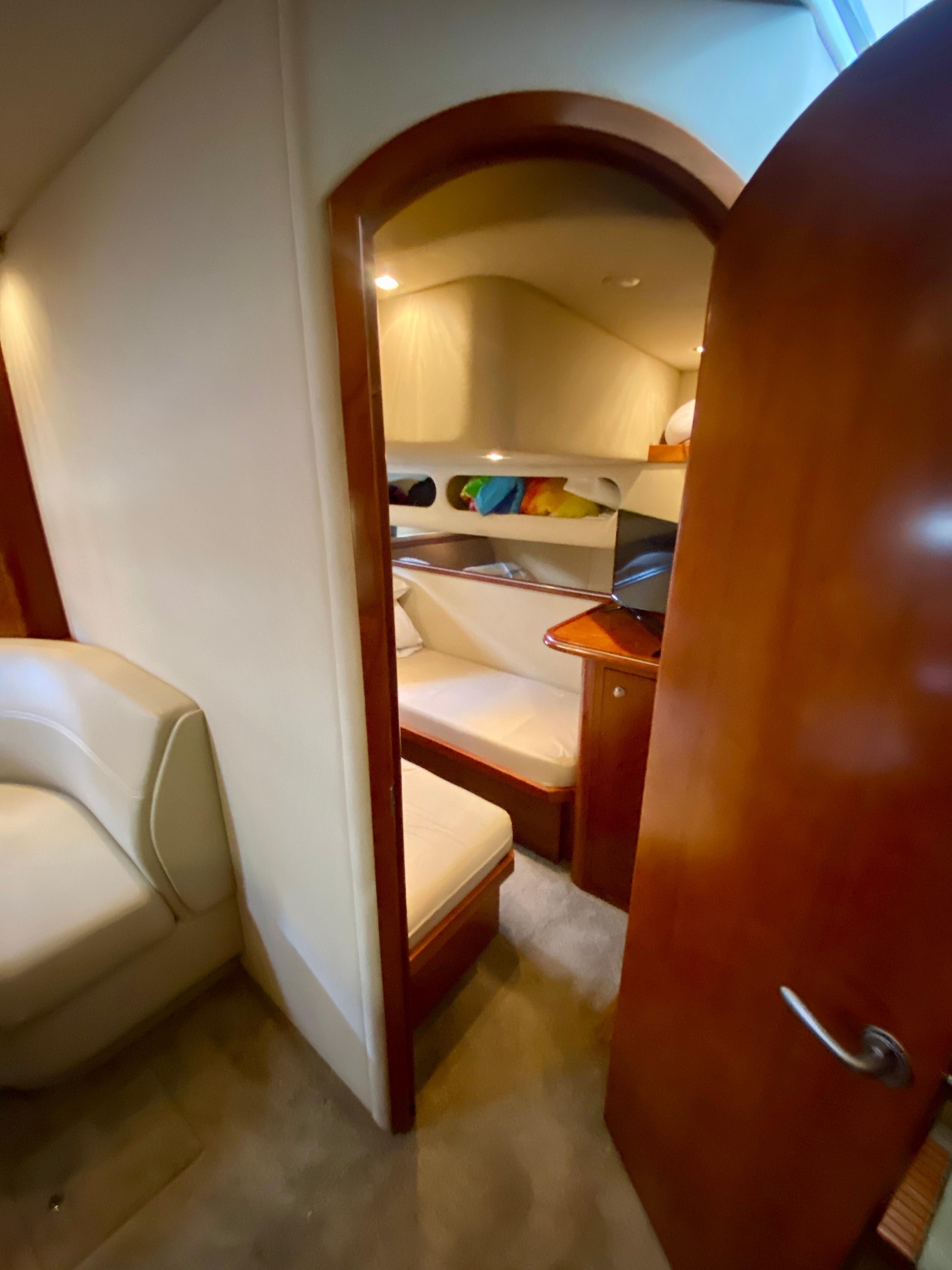 2007-cruisers-yachts-370-express-power-9857506-20250630161319666-1