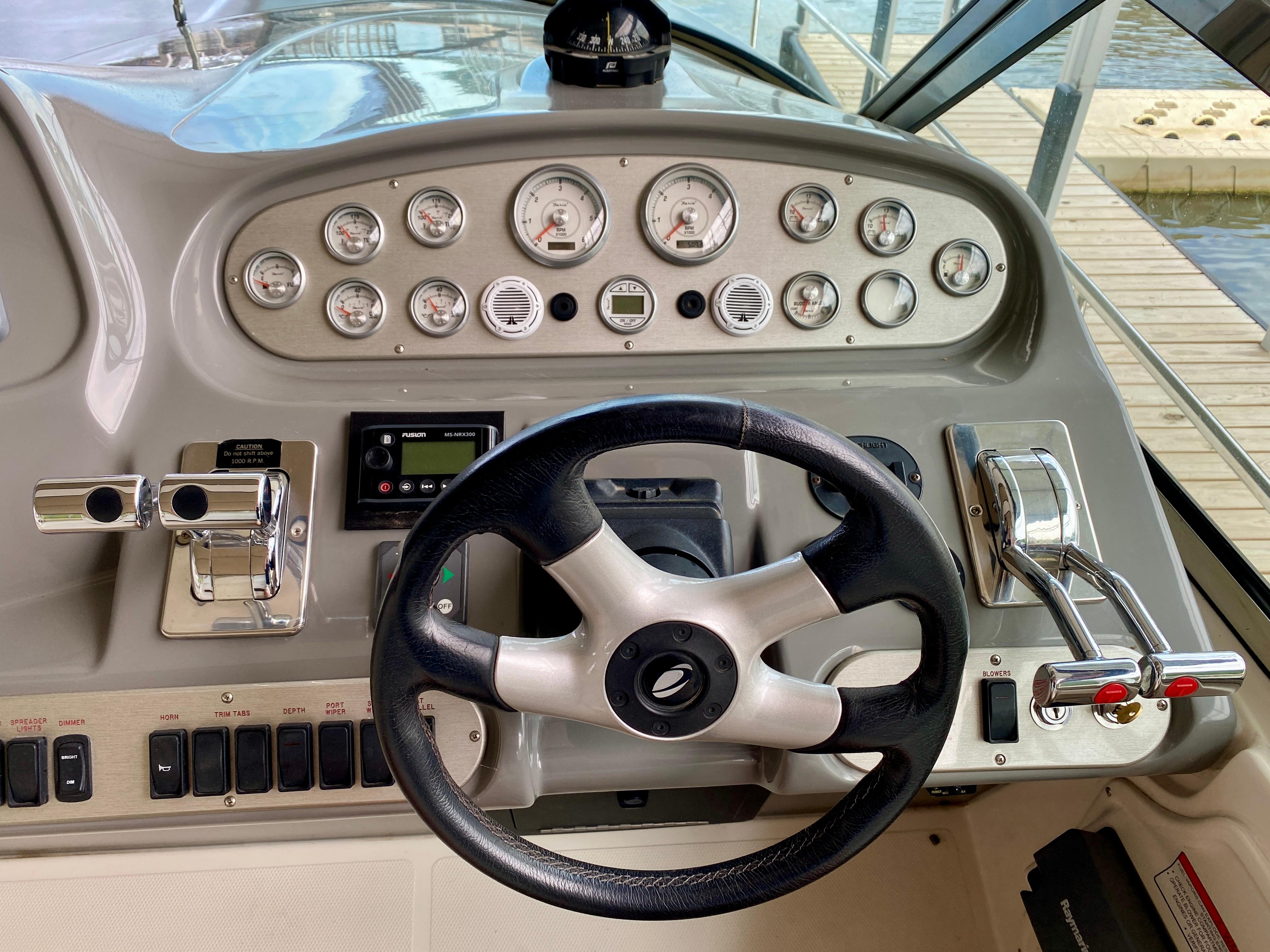 2007-cruisers-yachts-370-express-power-9857506-20250630161413217-1