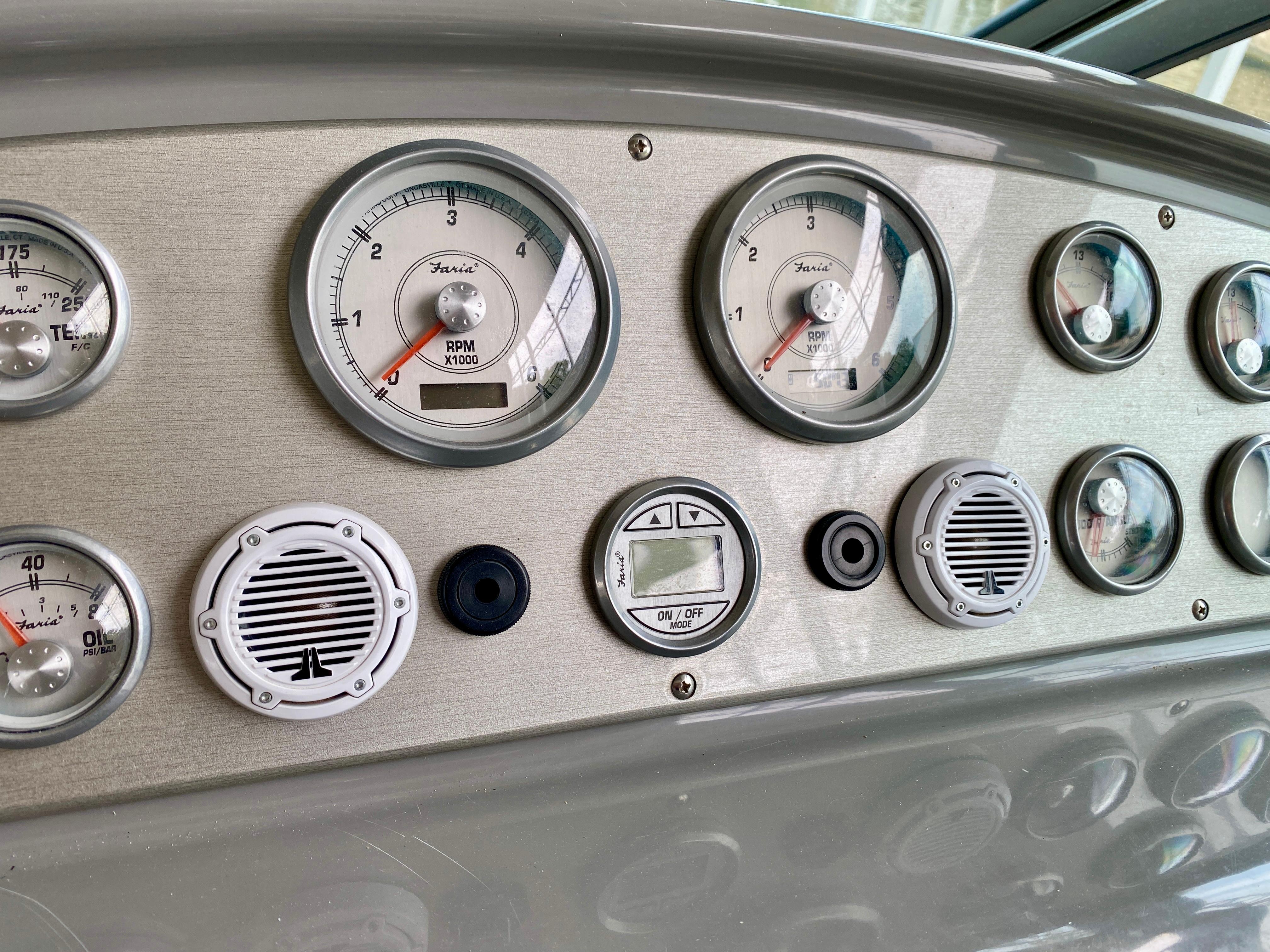 2007-cruisers-yachts-370-express-power-9857506-20250630161425319-1