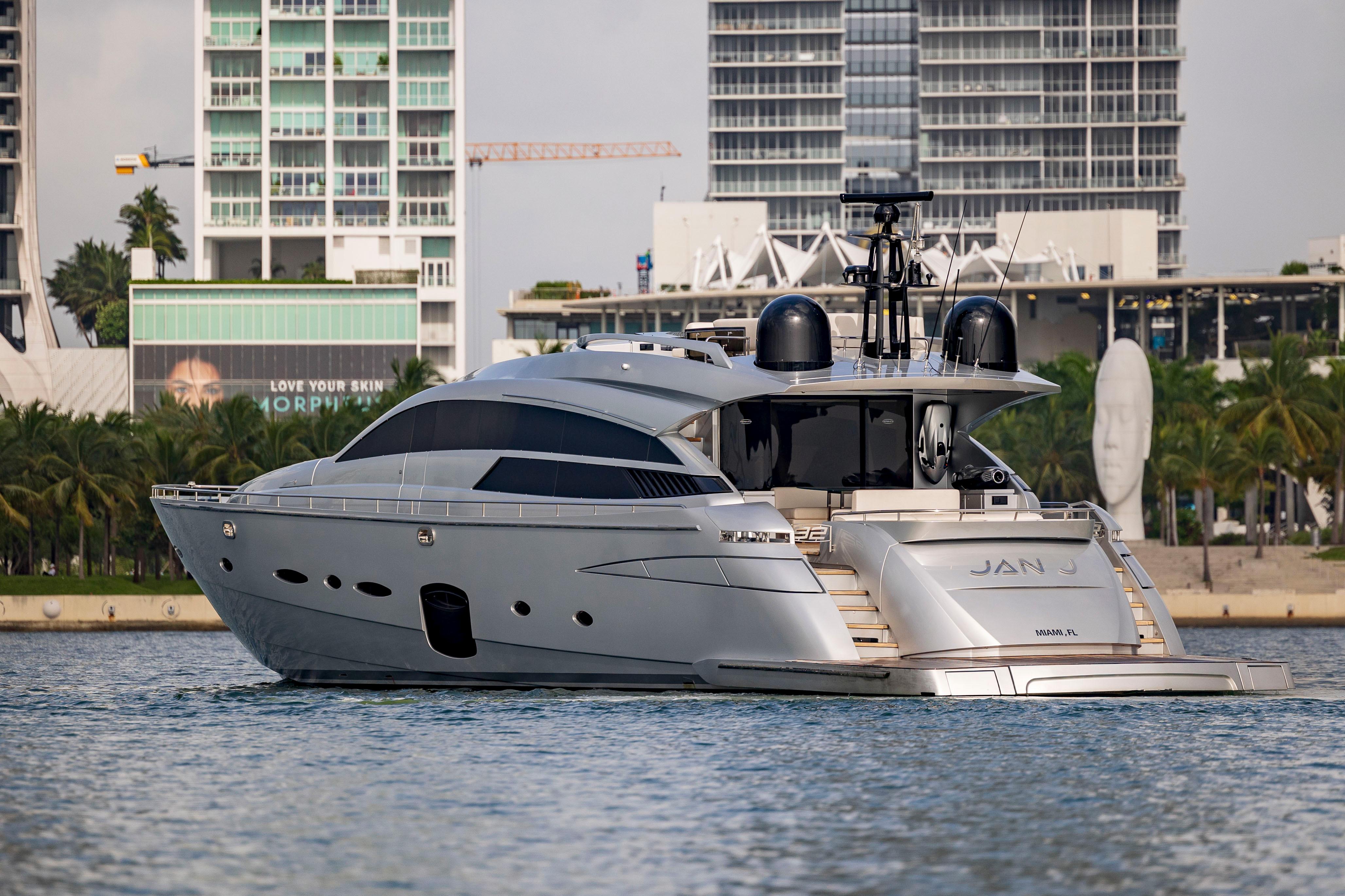 2012 Pershing 92