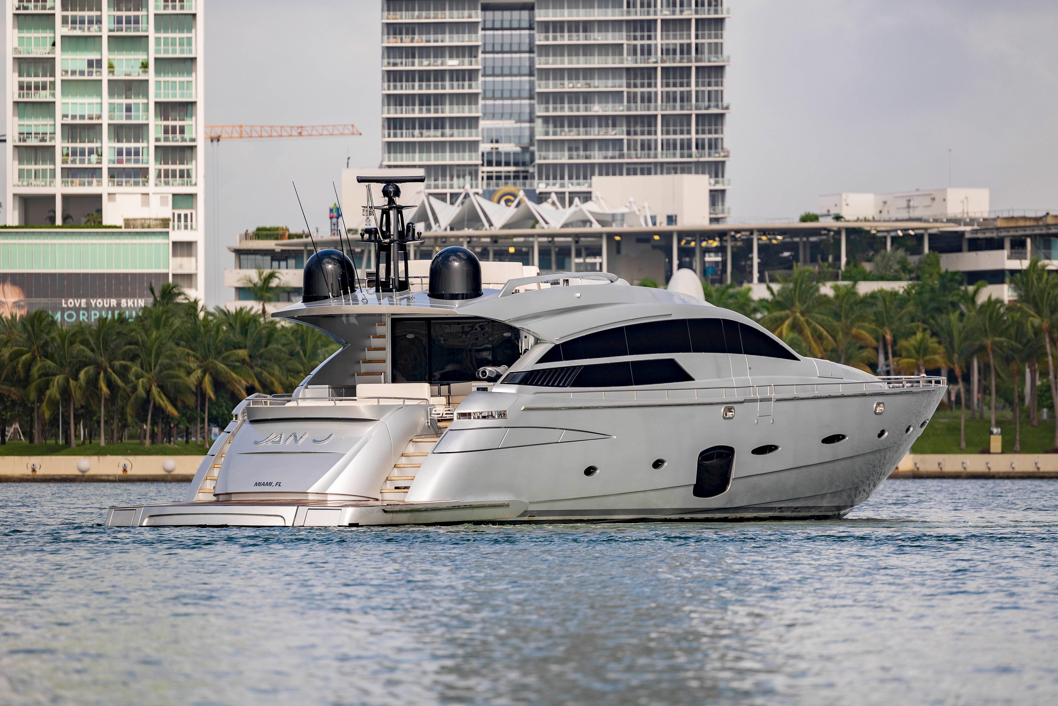 2012 Pershing 92