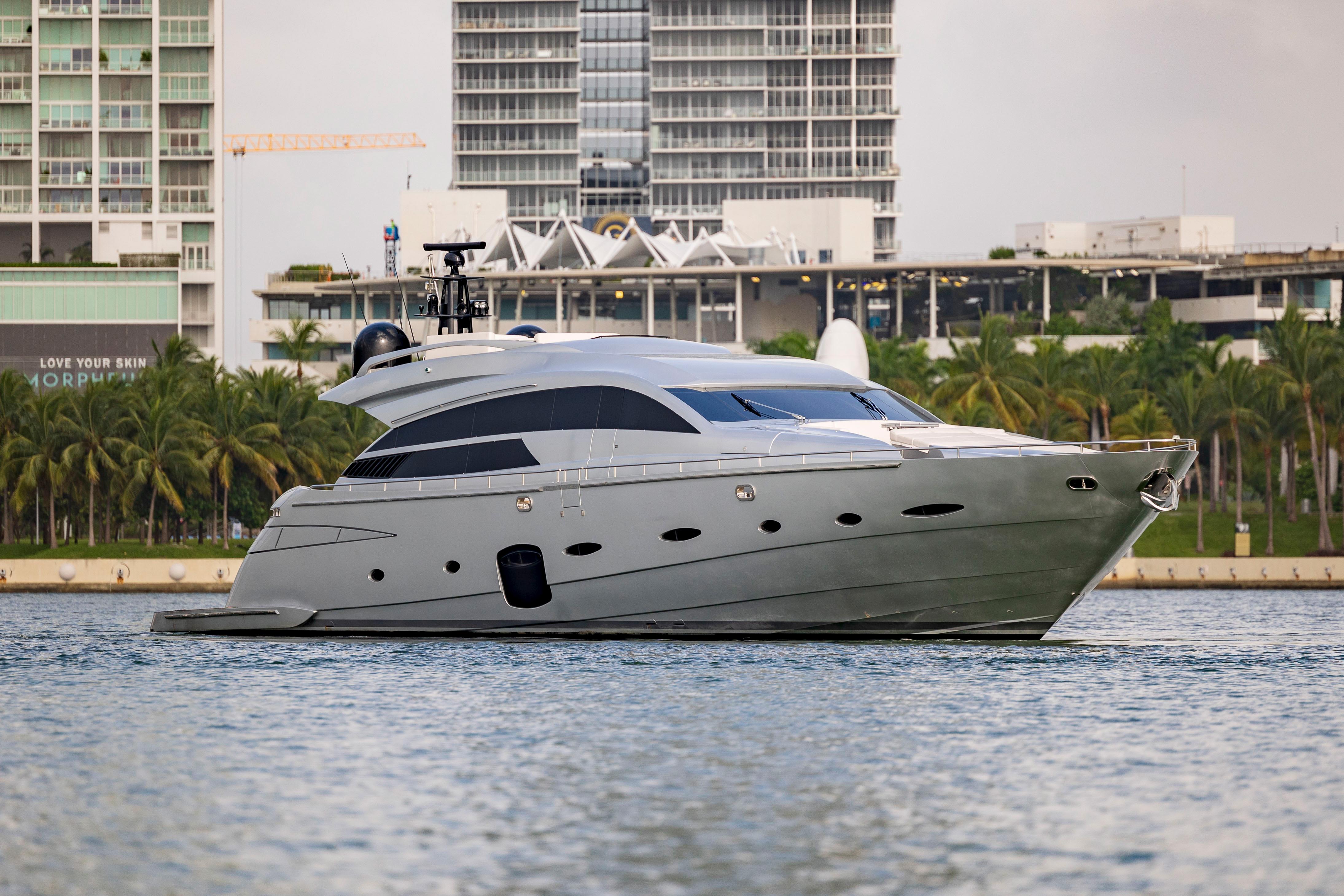 2012 Pershing 92