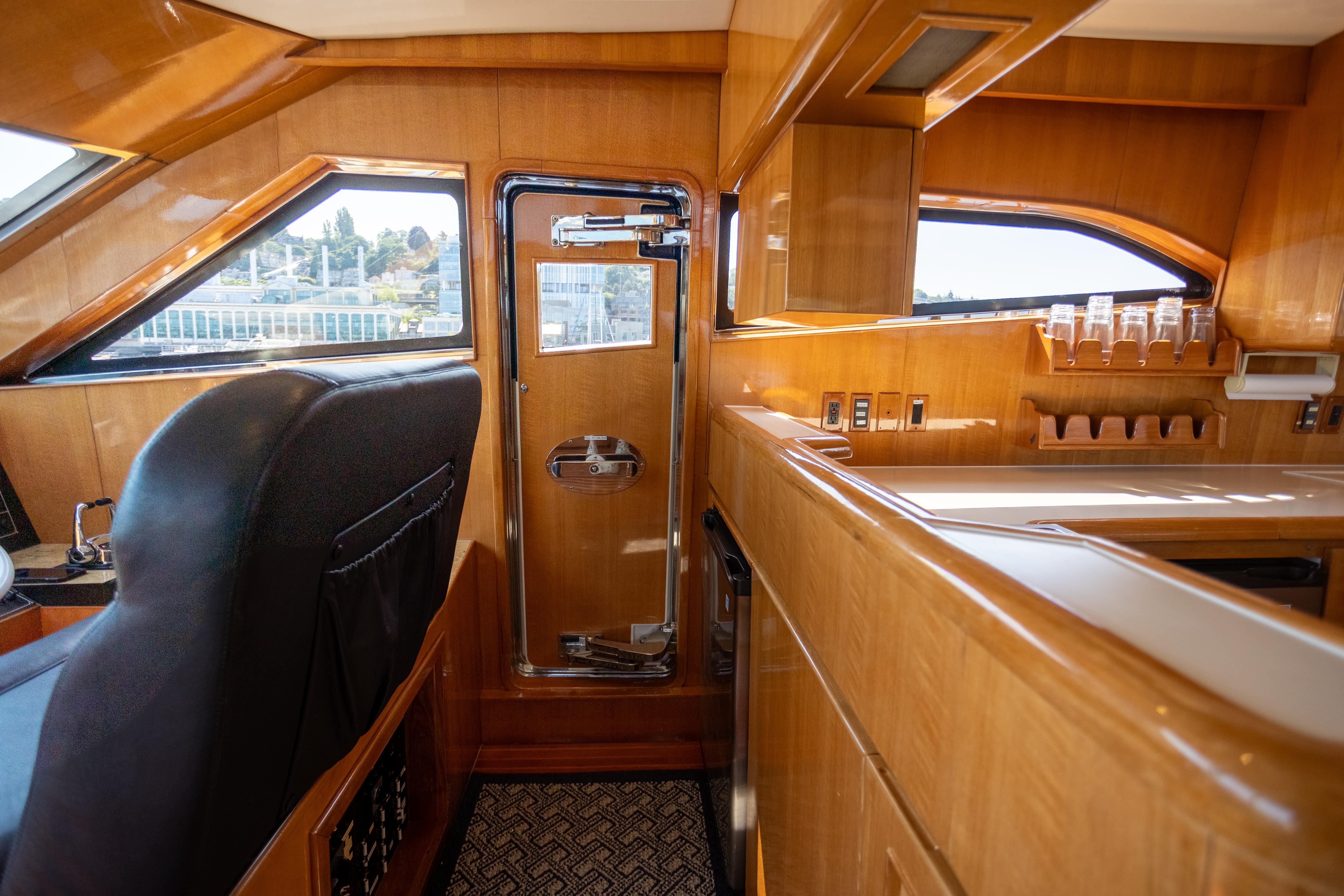 2001 Vitech 72 #TBTW72108LLC inventory image at Sun Country Yachts, South Lake Union (Seattle) 2001 Vitech 72 #TBTW72108LLC inventory image at Sun Country Yachts, South Lake Union (Seattle)