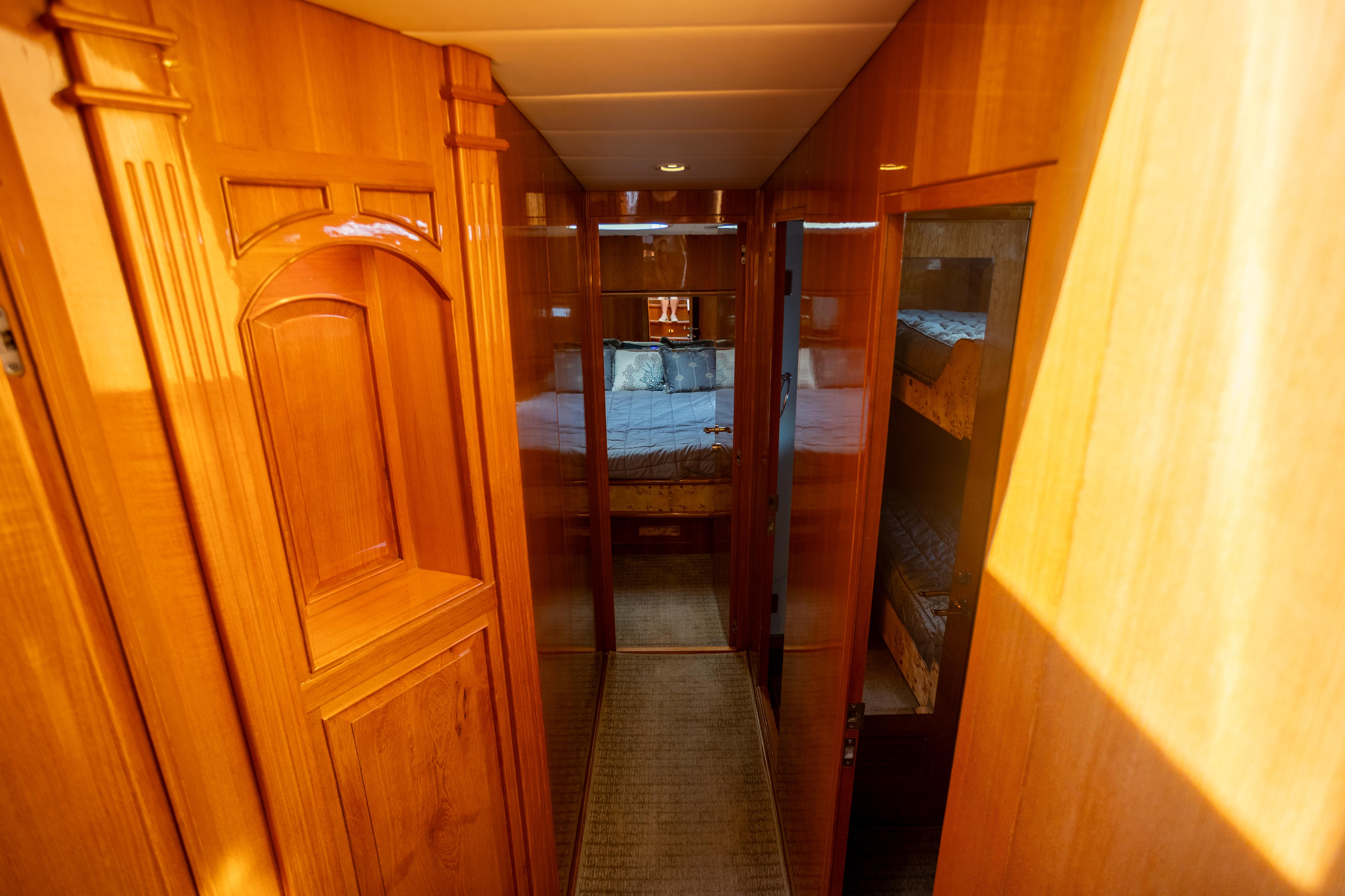 2001 Vitech 72 #TBTW72108LLC inventory image at Sun Country Yachts, South Lake Union (Seattle) 2001 Vitech 72 #TBTW72108LLC inventory image at Sun Country Yachts, South Lake Union (Seattle)