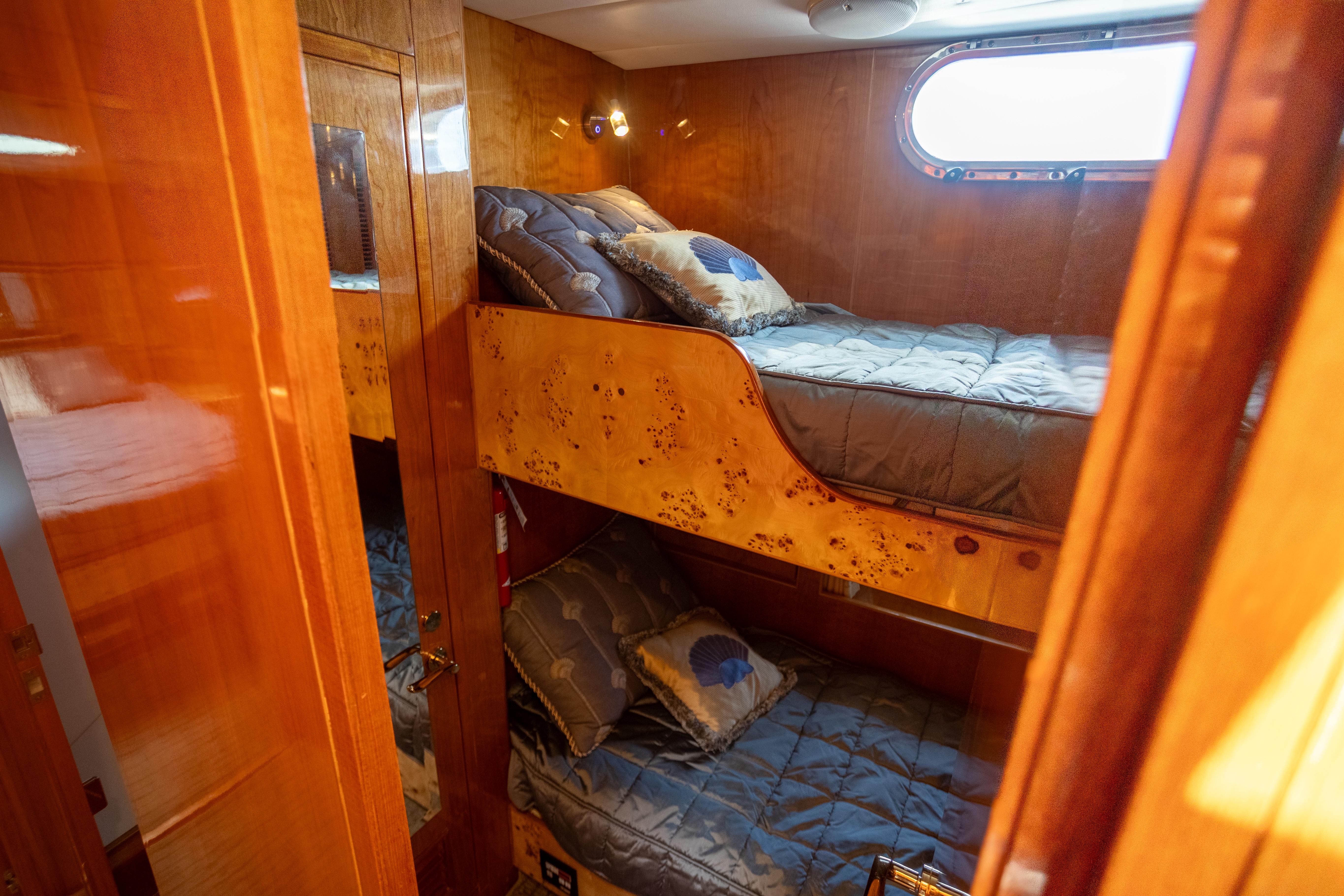 2001 Vitech 72 #TBTW72108LLC inventory image at Sun Country Yachts, South Lake Union (Seattle) 2001 Vitech 72 #TBTW72108LLC inventory image at Sun Country Yachts, South Lake Union (Seattle)