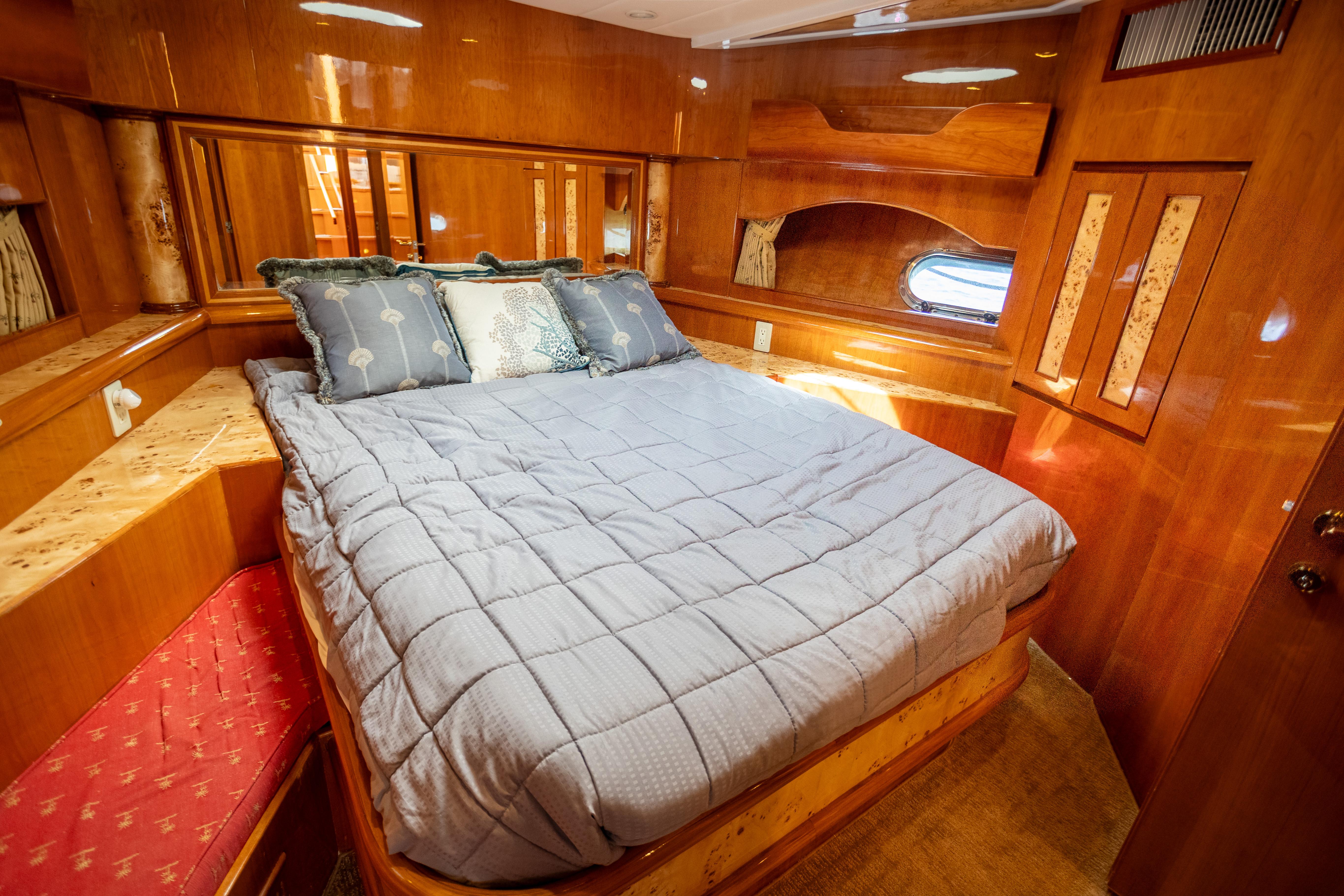 2001 Vitech 72 #TBTW72108LLC inventory image at Sun Country Yachts, South Lake Union (Seattle) 2001 Vitech 72 #TBTW72108LLC inventory image at Sun Country Yachts, South Lake Union (Seattle)