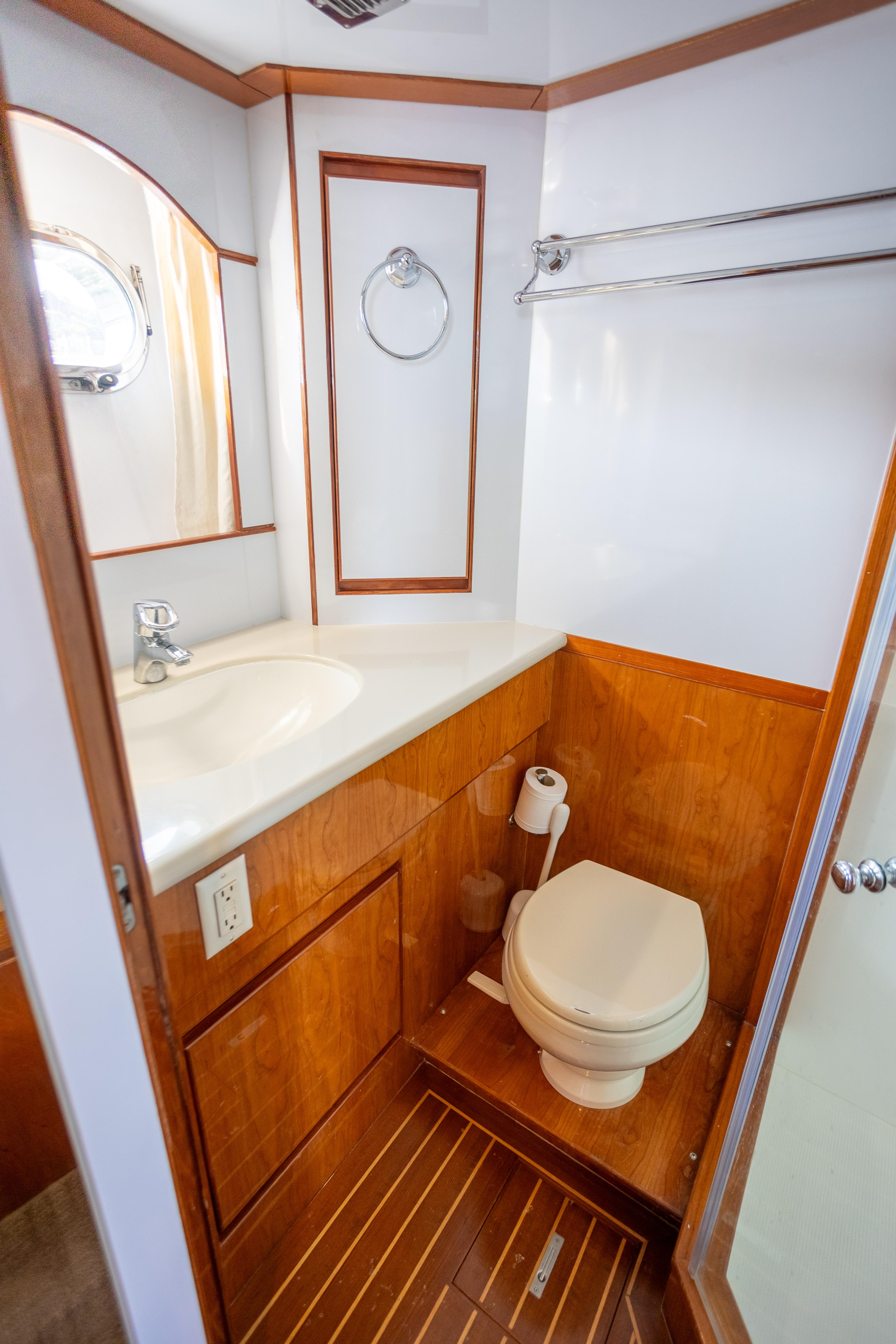 2001 Vitech 72 #TBTW72108LLC inventory image at Sun Country Yachts, South Lake Union (Seattle) 2001 Vitech 72 #TBTW72108LLC inventory image at Sun Country Yachts, South Lake Union (Seattle)
