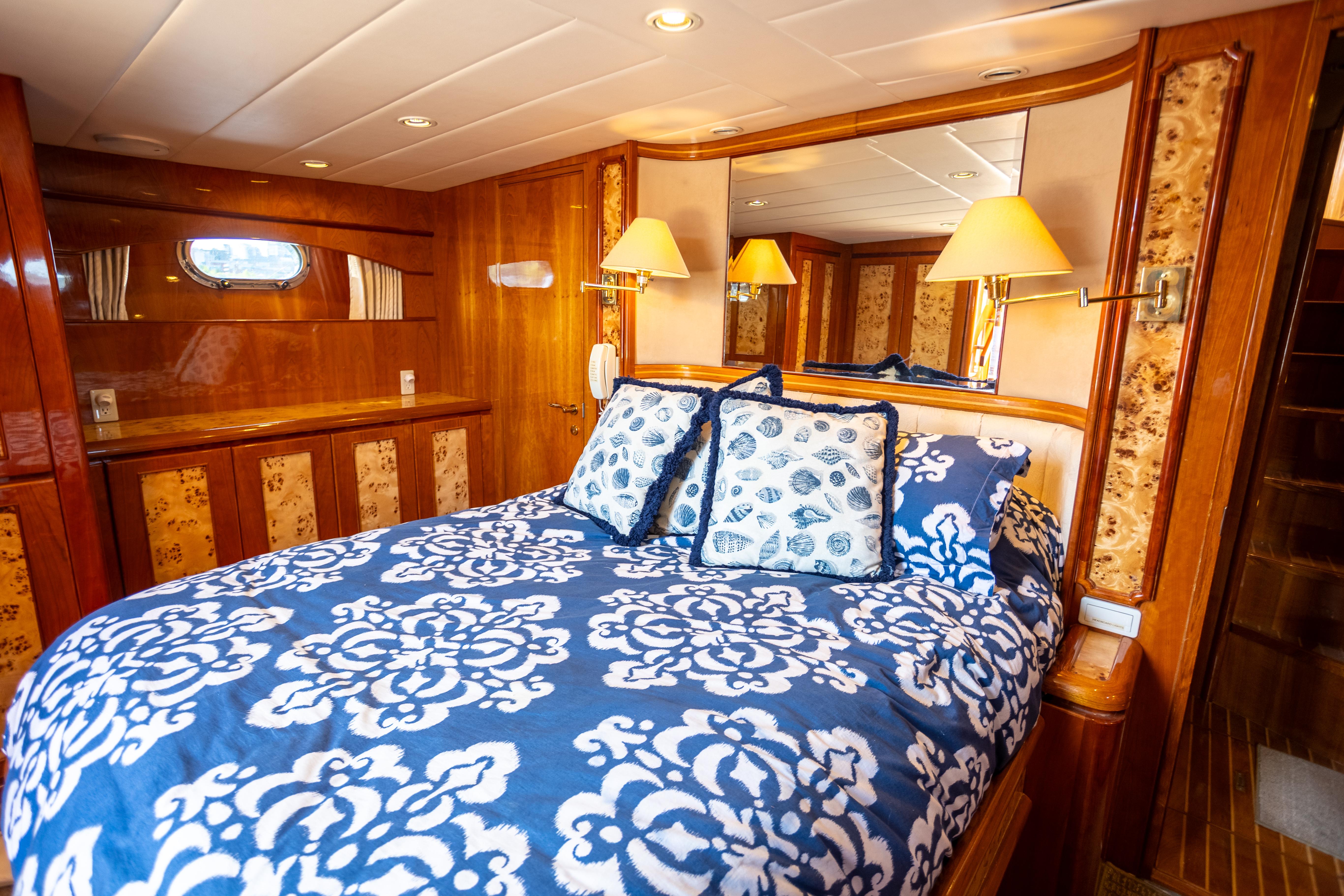 2001 Vitech 72 #TBTW72108LLC inventory image at Sun Country Yachts, South Lake Union (Seattle) 2001 Vitech 72 #TBTW72108LLC inventory image at Sun Country Yachts, South Lake Union (Seattle)