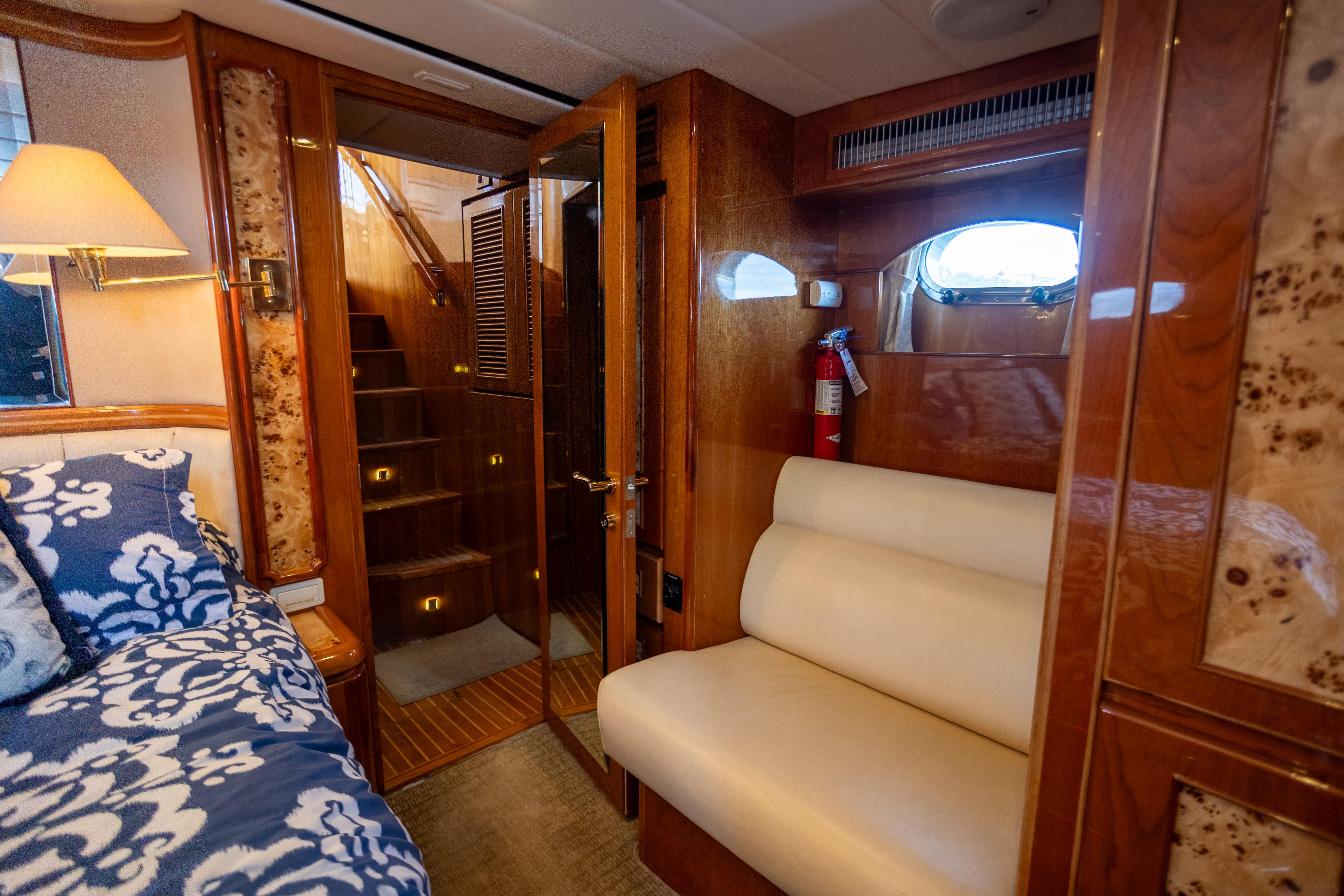 2001 Vitech 72 #TBTW72108LLC inventory image at Sun Country Yachts, South Lake Union (Seattle) 2001 Vitech 72 #TBTW72108LLC inventory image at Sun Country Yachts, South Lake Union (Seattle)