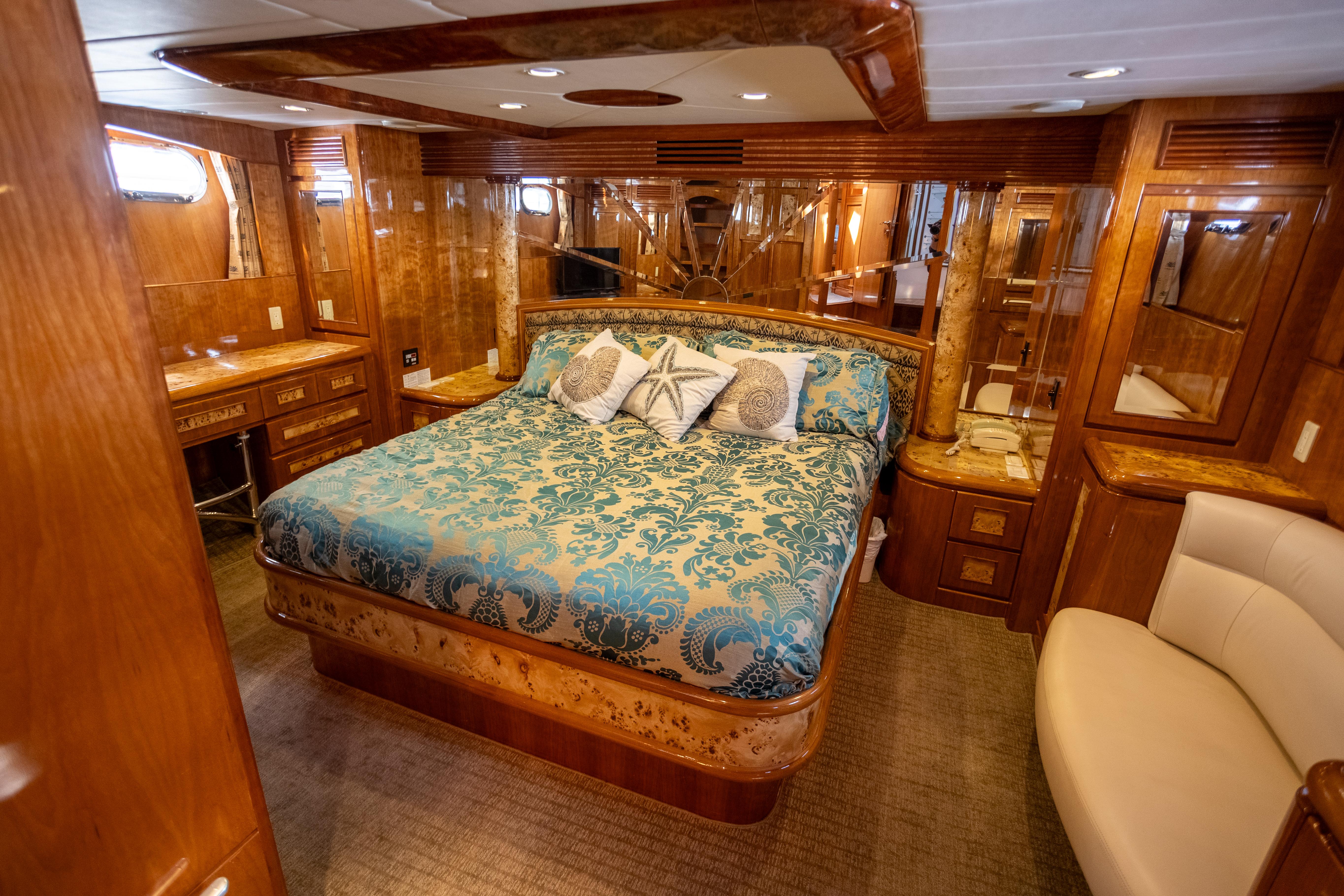 2001 Vitech 72 #TBTW72108LLC inventory image at Sun Country Yachts, South Lake Union (Seattle) 2001 Vitech 72 #TBTW72108LLC inventory image at Sun Country Yachts, South Lake Union (Seattle)