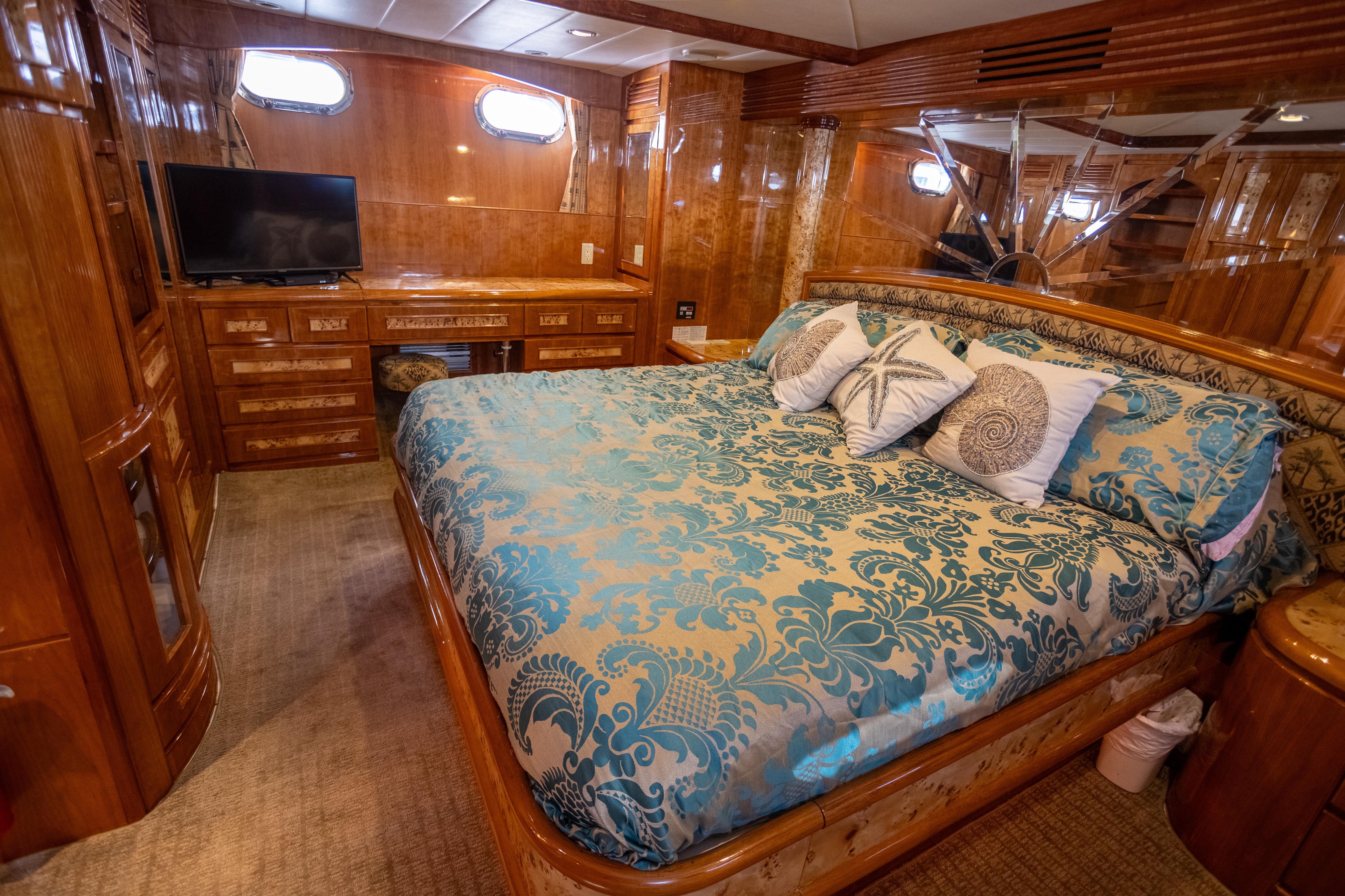 2001 Vitech 72 #TBTW72108LLC inventory image at Sun Country Yachts, South Lake Union (Seattle) 2001 Vitech 72 #TBTW72108LLC inventory image at Sun Country Yachts, South Lake Union (Seattle)