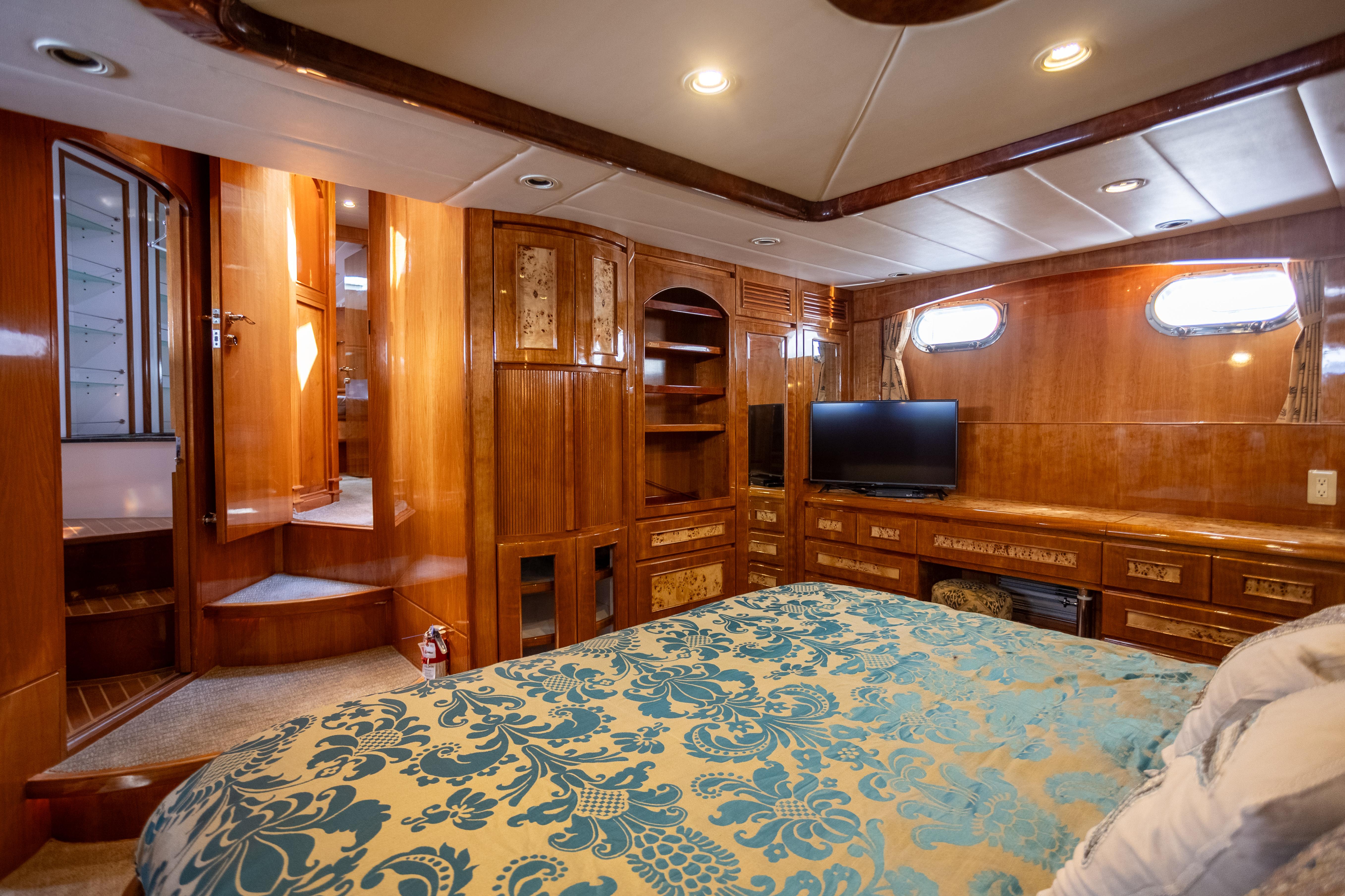 2001 Vitech 72 #TBTW72108LLC inventory image at Sun Country Yachts, South Lake Union (Seattle) 2001 Vitech 72 #TBTW72108LLC inventory image at Sun Country Yachts, South Lake Union (Seattle)