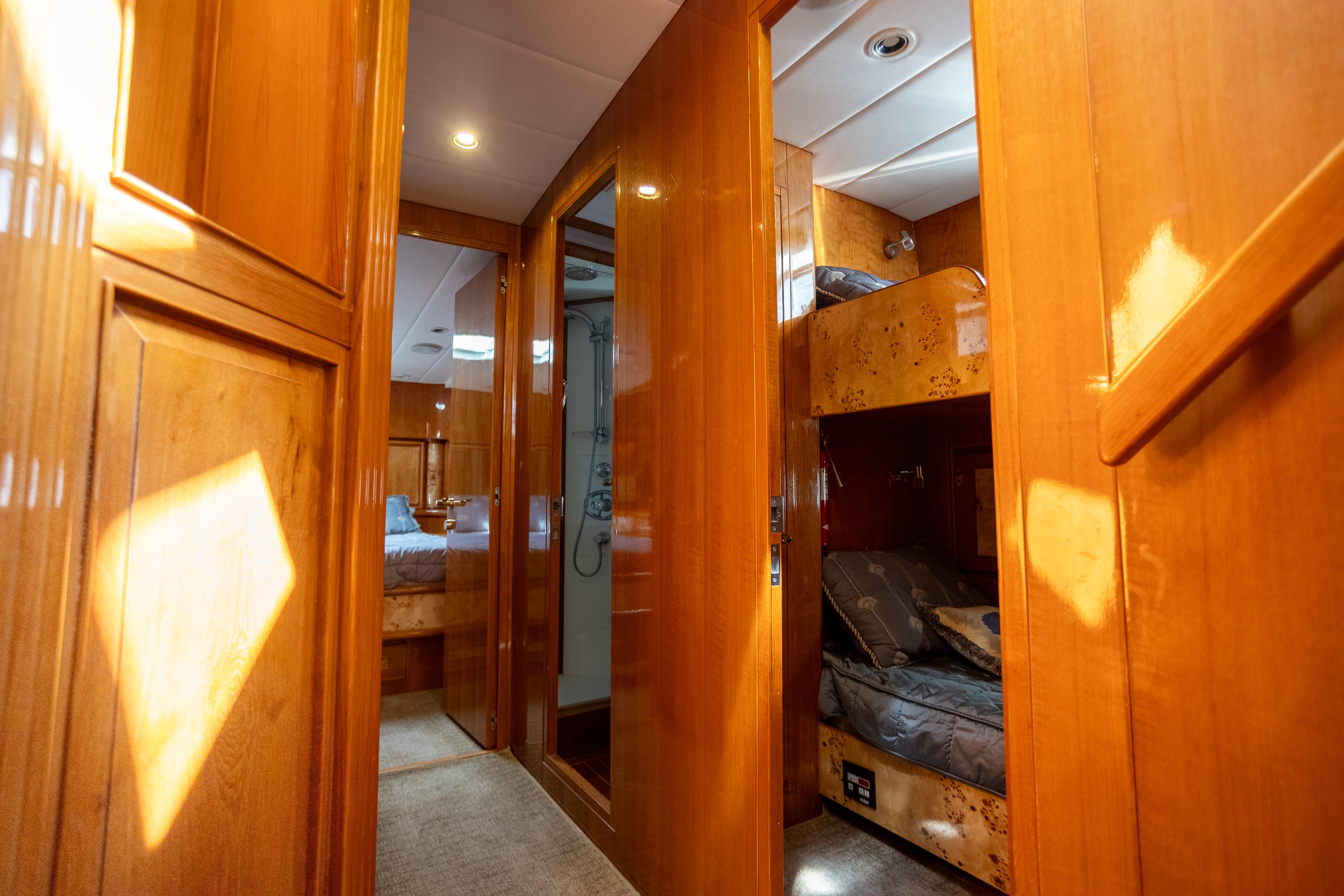 2001 Vitech 72 #TBTW72108LLC inventory image at Sun Country Yachts, South Lake Union (Seattle) 2001 Vitech 72 #TBTW72108LLC inventory image at Sun Country Yachts, South Lake Union (Seattle)