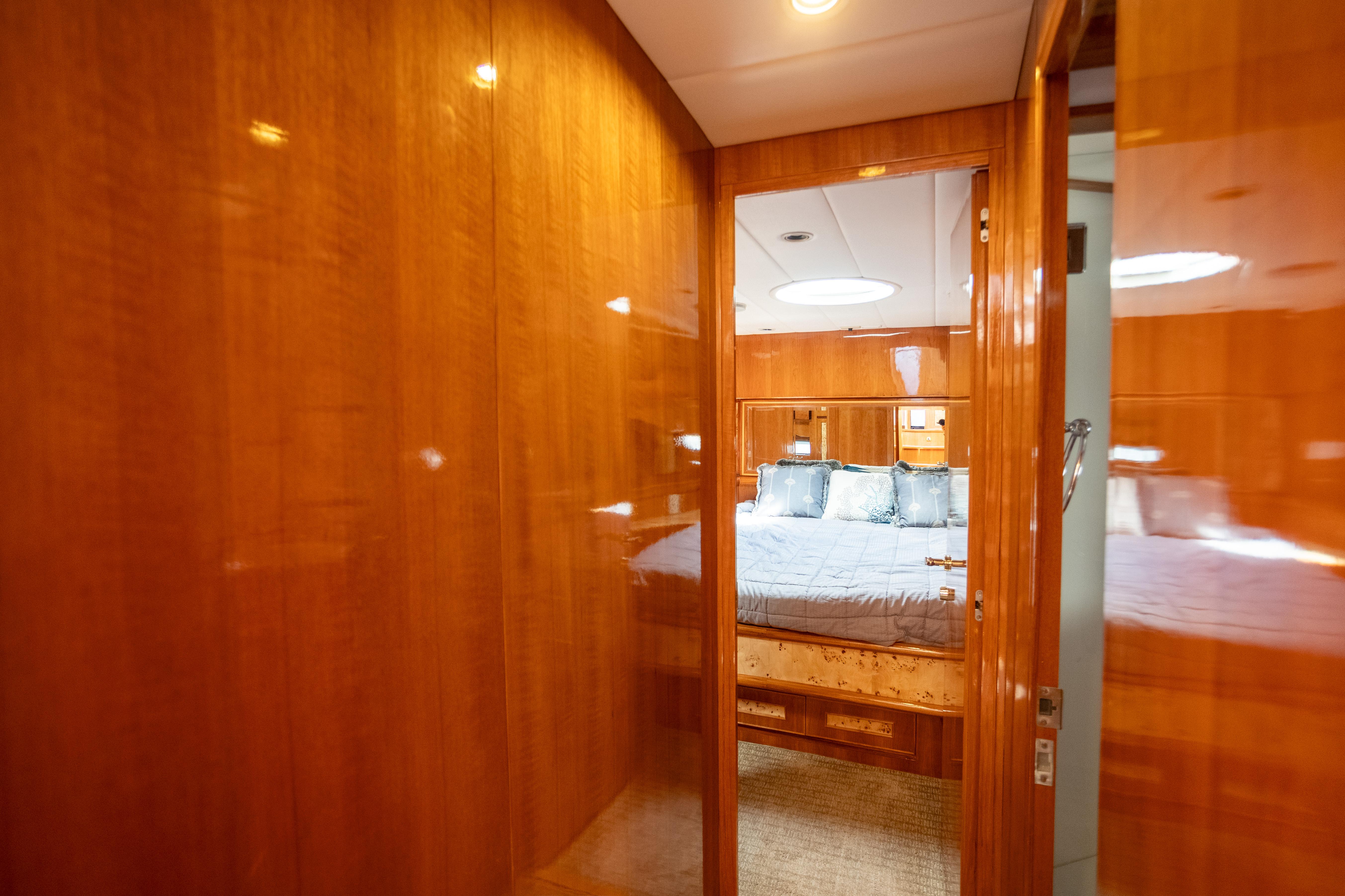 2001 Vitech 72 #TBTW72108LLC inventory image at Sun Country Yachts, South Lake Union (Seattle) 2001 Vitech 72 #TBTW72108LLC inventory image at Sun Country Yachts, South Lake Union (Seattle)