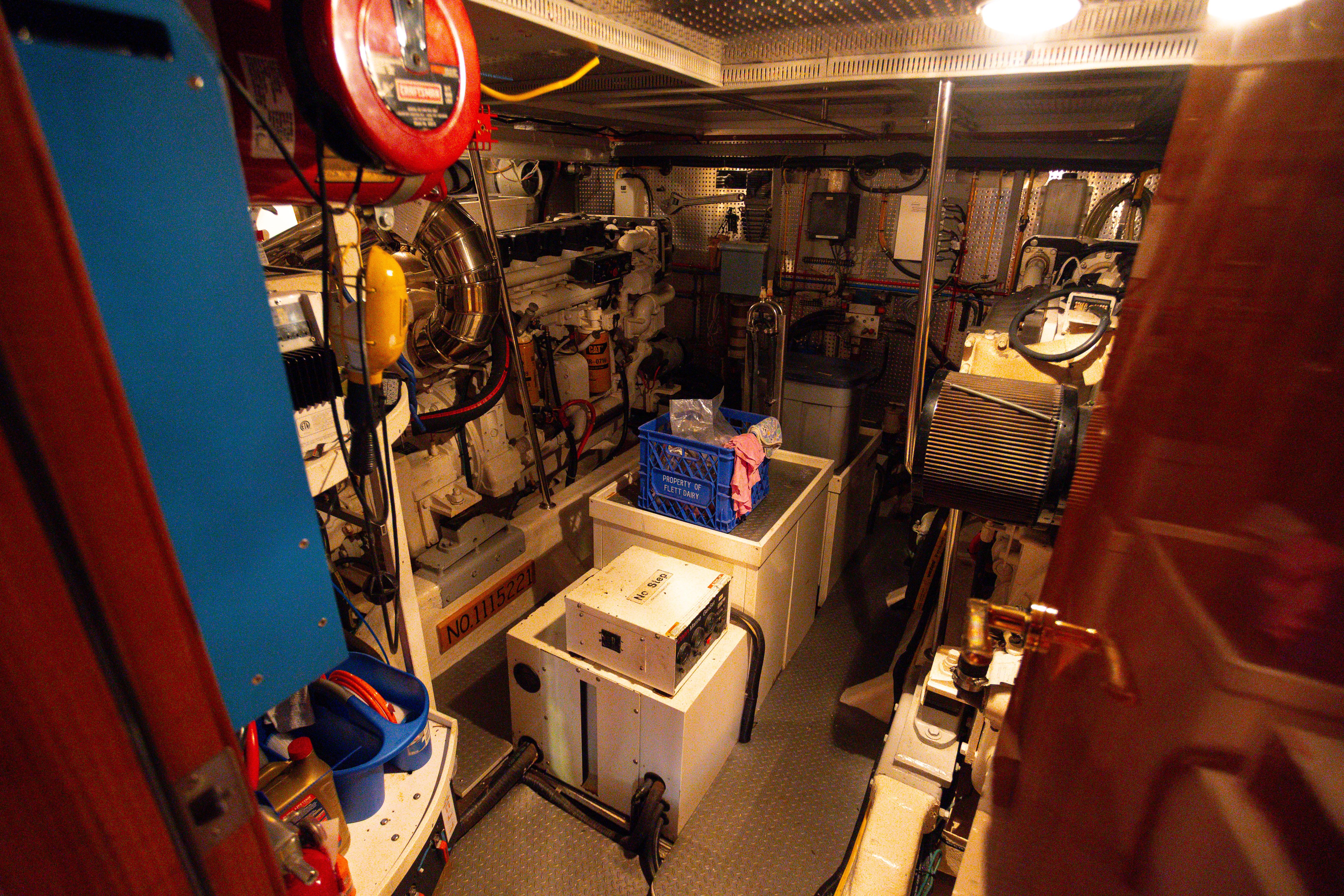 2001 Vitech 72 #TBTW72108LLC inventory image at Sun Country Yachts, South Lake Union (Seattle) 2001 Vitech 72 #TBTW72108LLC inventory image at Sun Country Yachts, South Lake Union (Seattle)