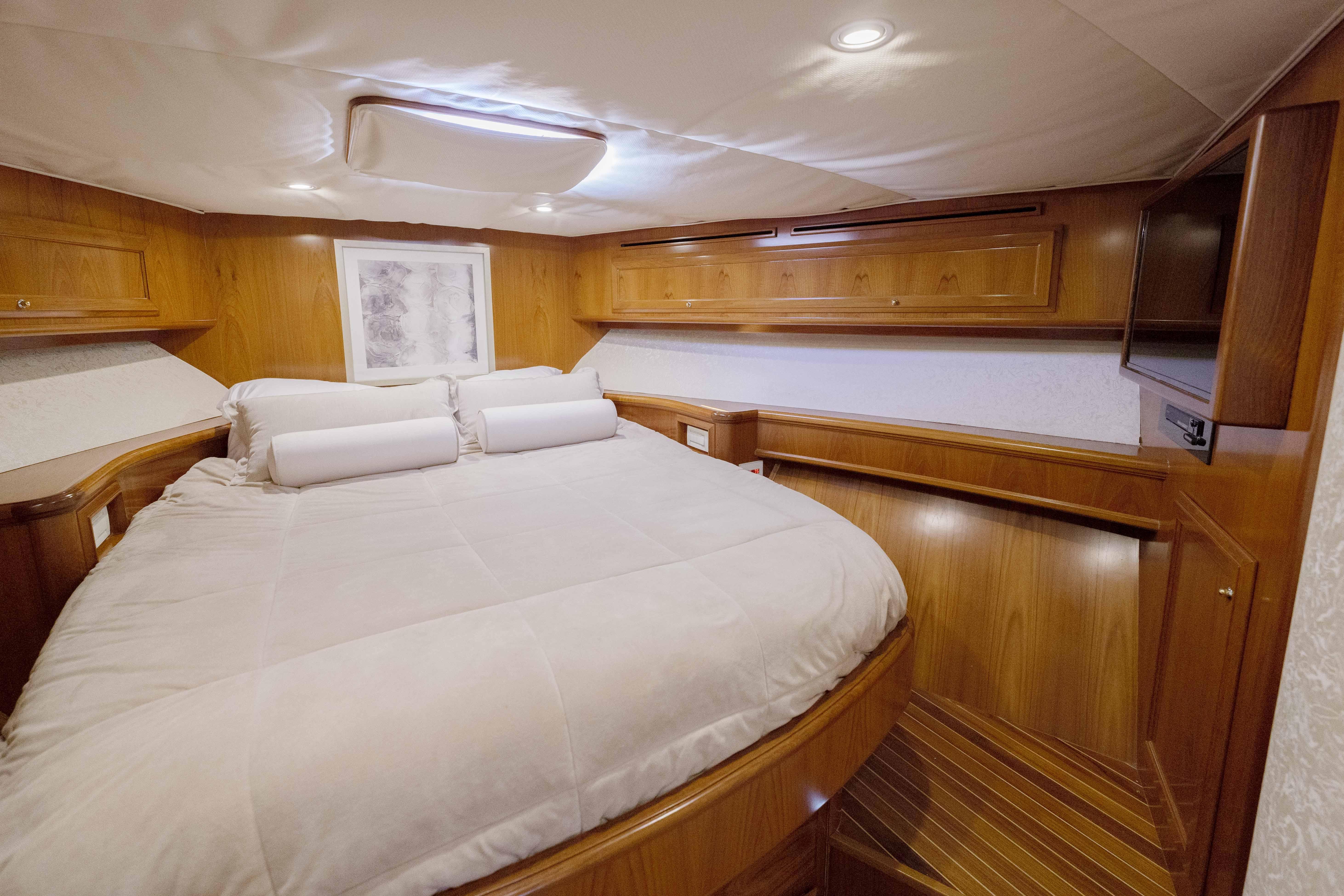 Donzi 58 Legal Holiday - Interior Stateroom