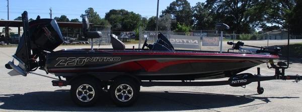 2021 Nitro boat for sale, model of the boat is Z20 Pro & Image # 4 of 8