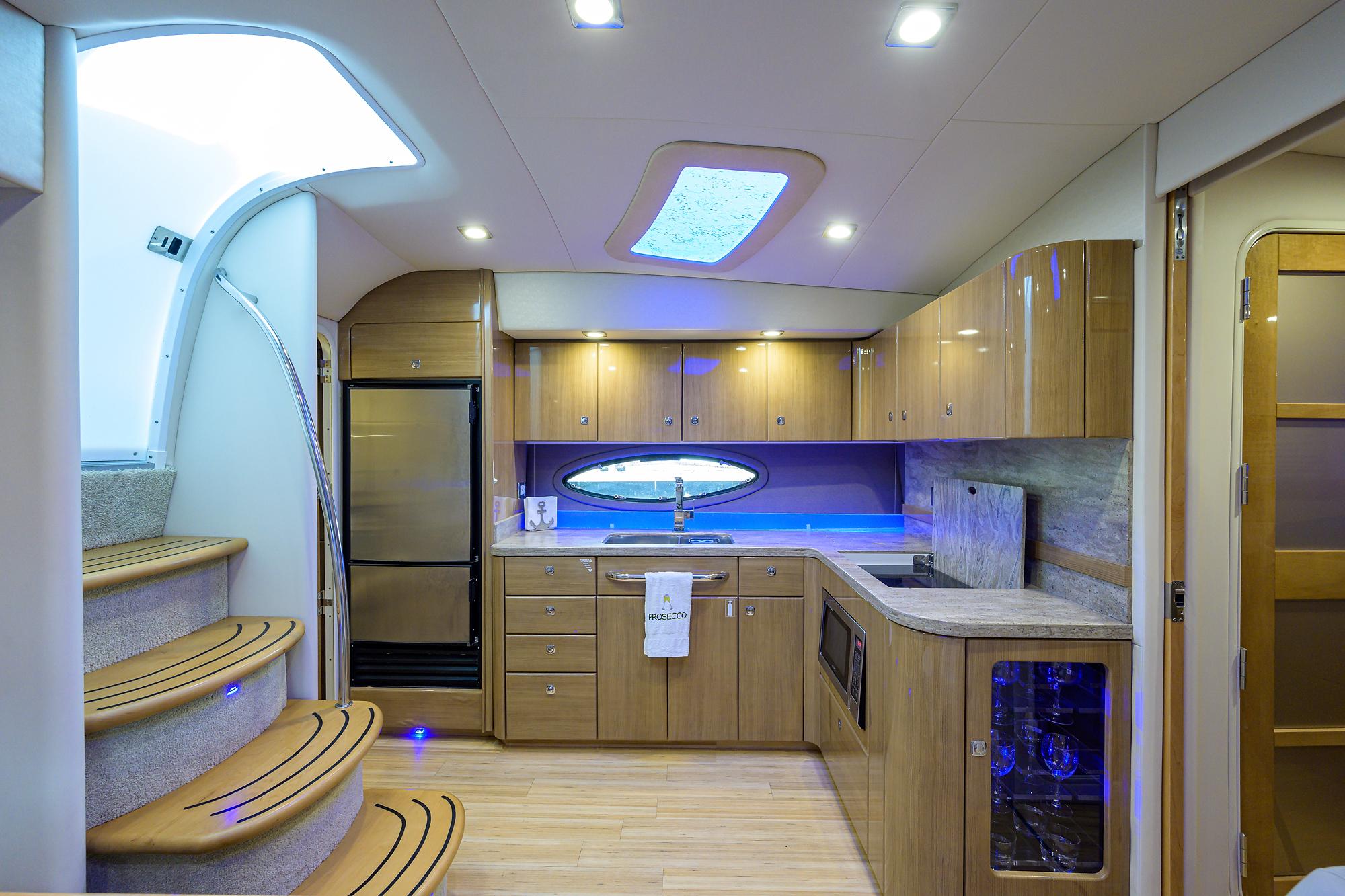 Formula 45 Prosecco-Cabin-Galley