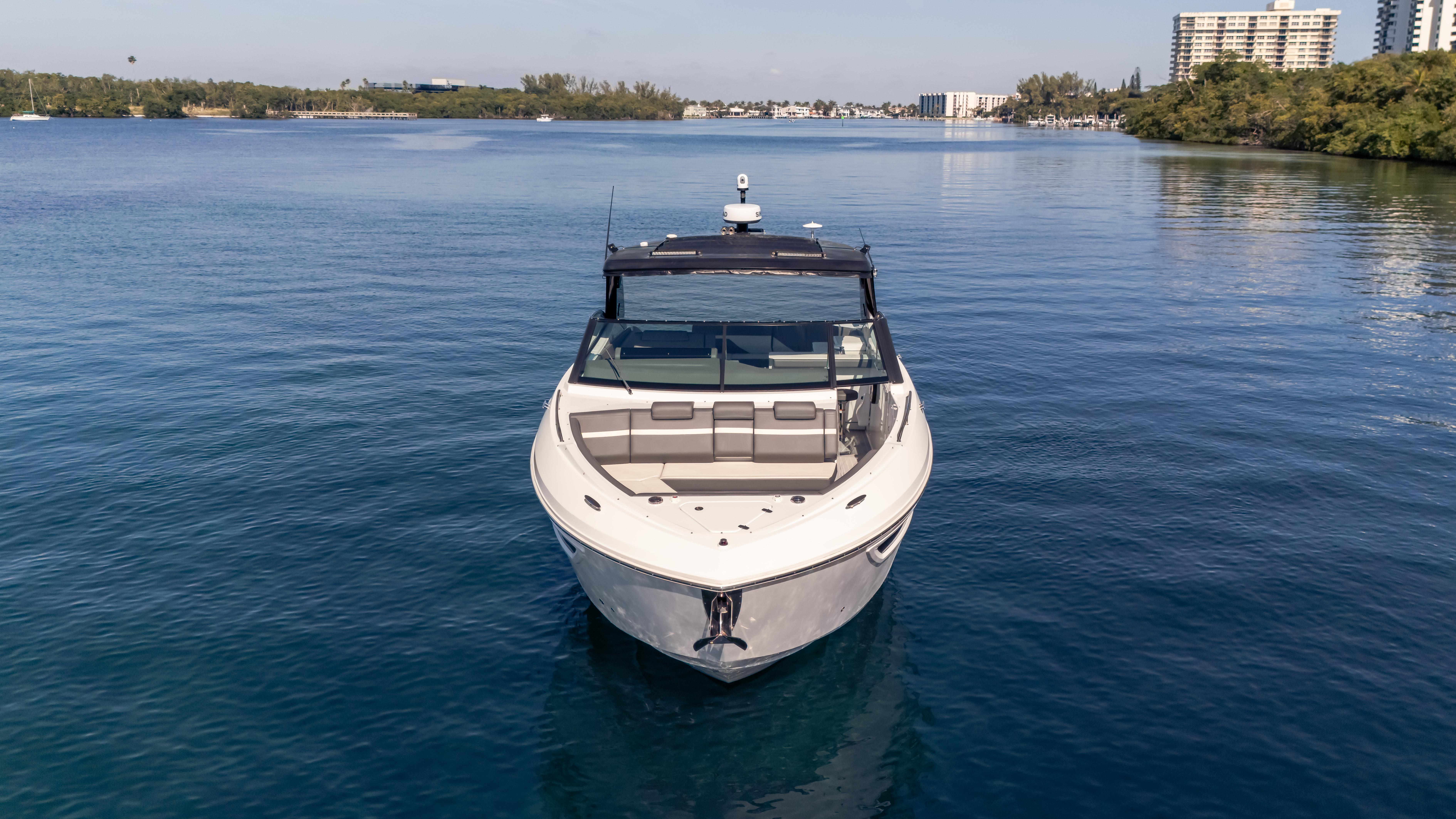 2021-cruisers-yachts-38-gls-ob-450r-power-9717592-20250407131430367-1_XLARGE