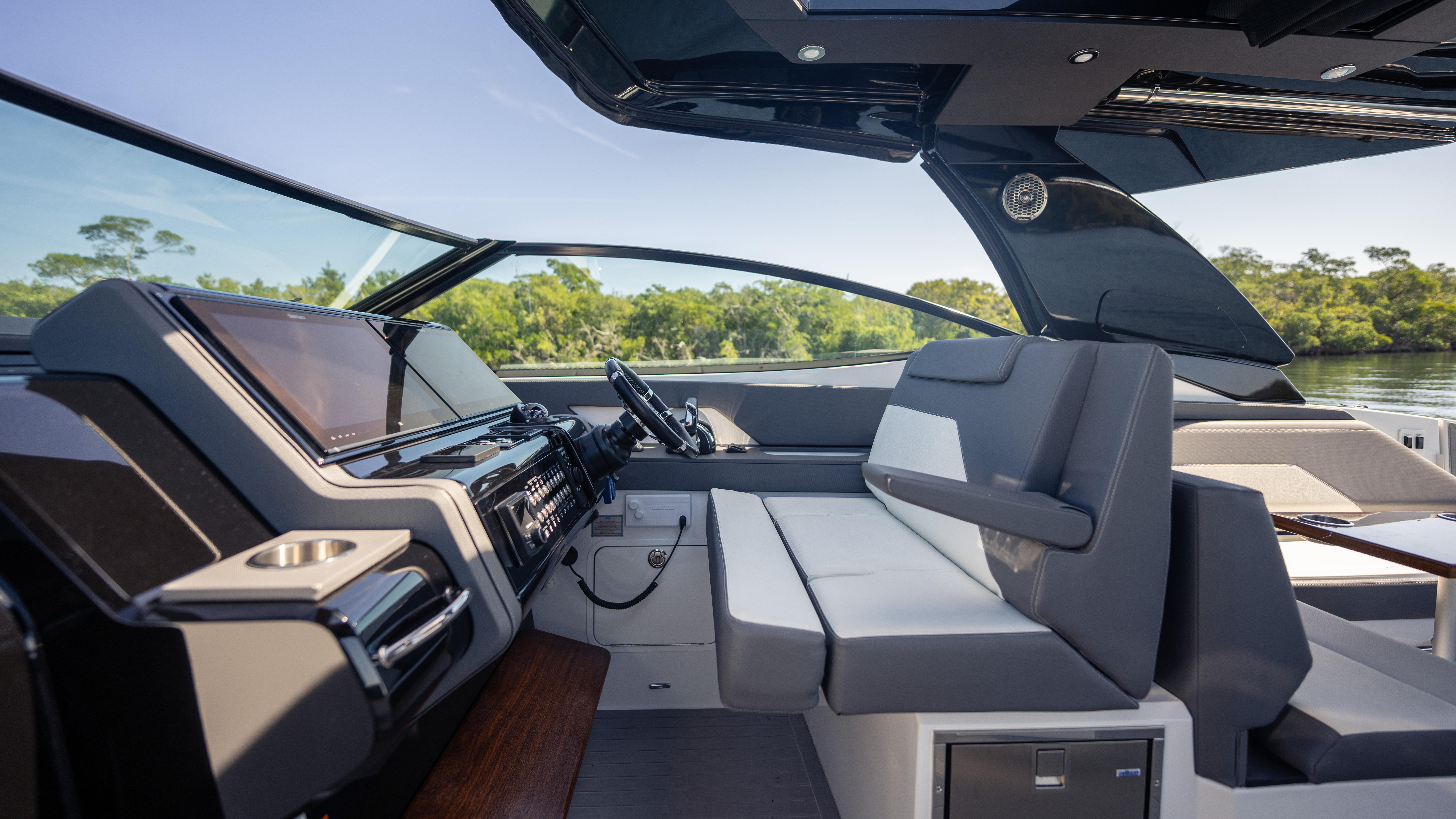 2021-cruisers-yachts-38-gls-ob-450r-power-9717592-20250407131935780-1_XLARGE