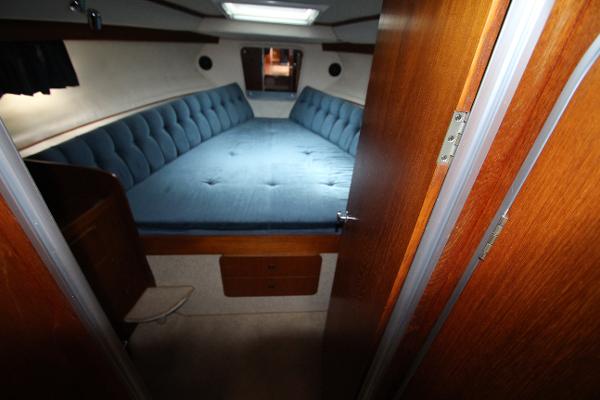 1985 Birchwood 31 Commodore
