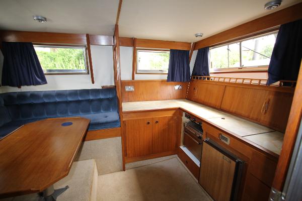 1985 Birchwood 31 Commodore