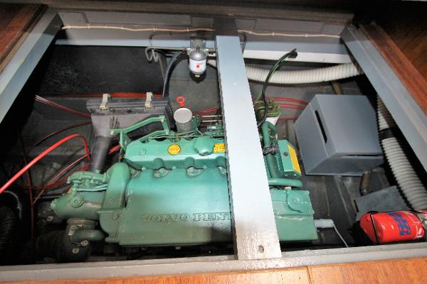 1985 Birchwood 31 Commodore