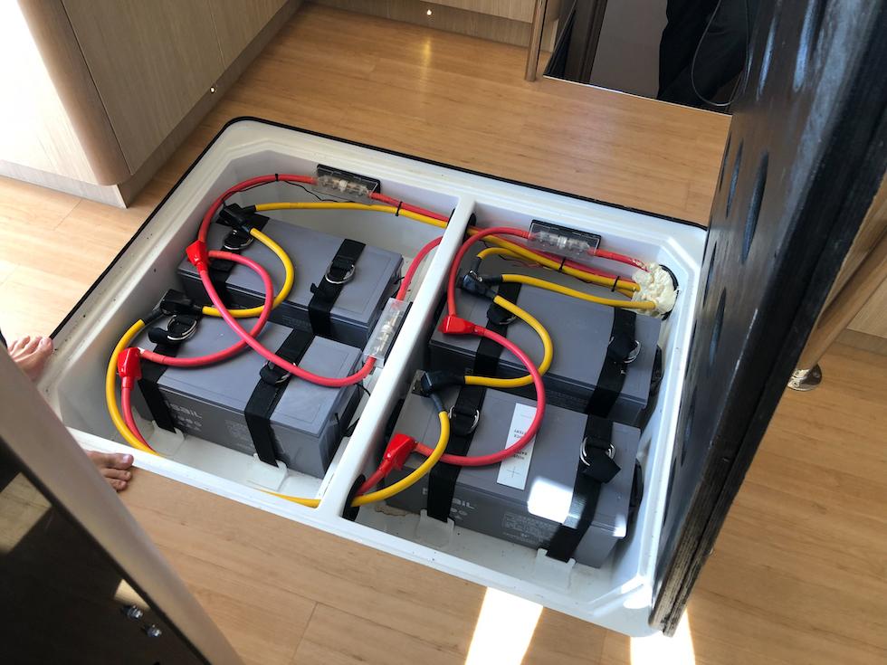 Aquila-44 Power Cat 2025-44 Yacht FL-US-9857613 | Thumbnail