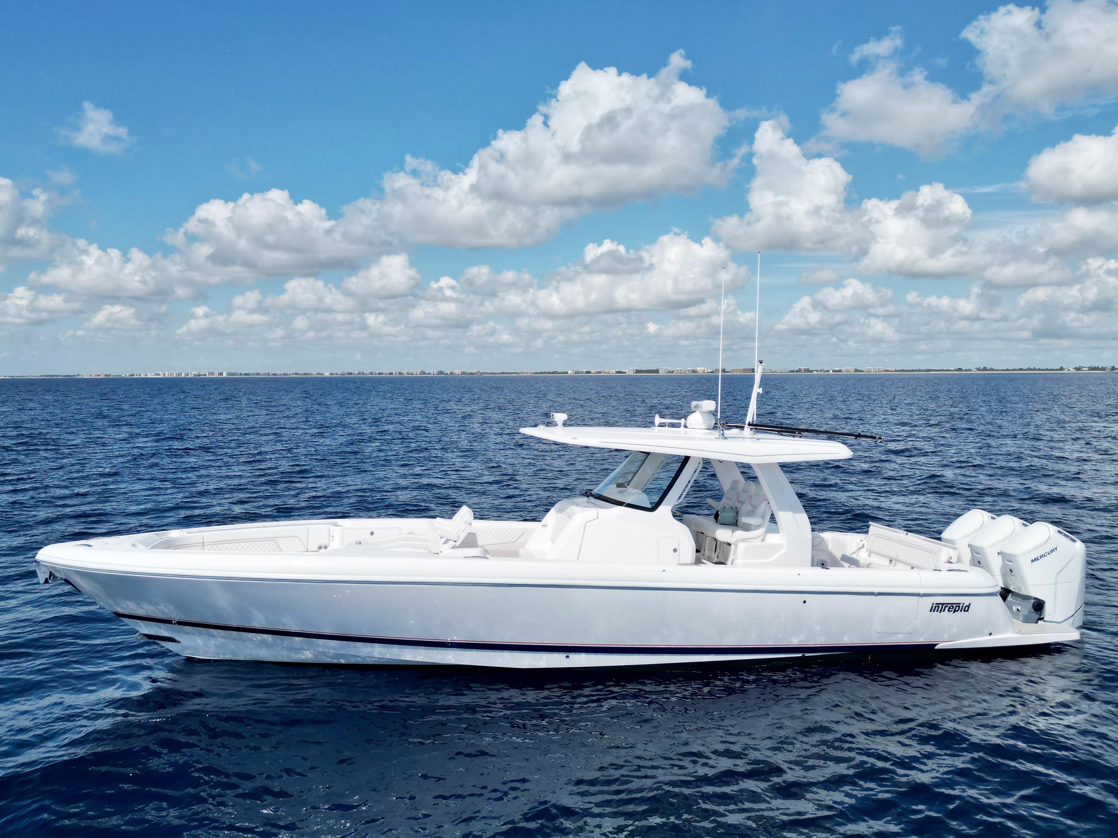 42 Intrepid 427 Nomad FE 2022 | HMY Yachts