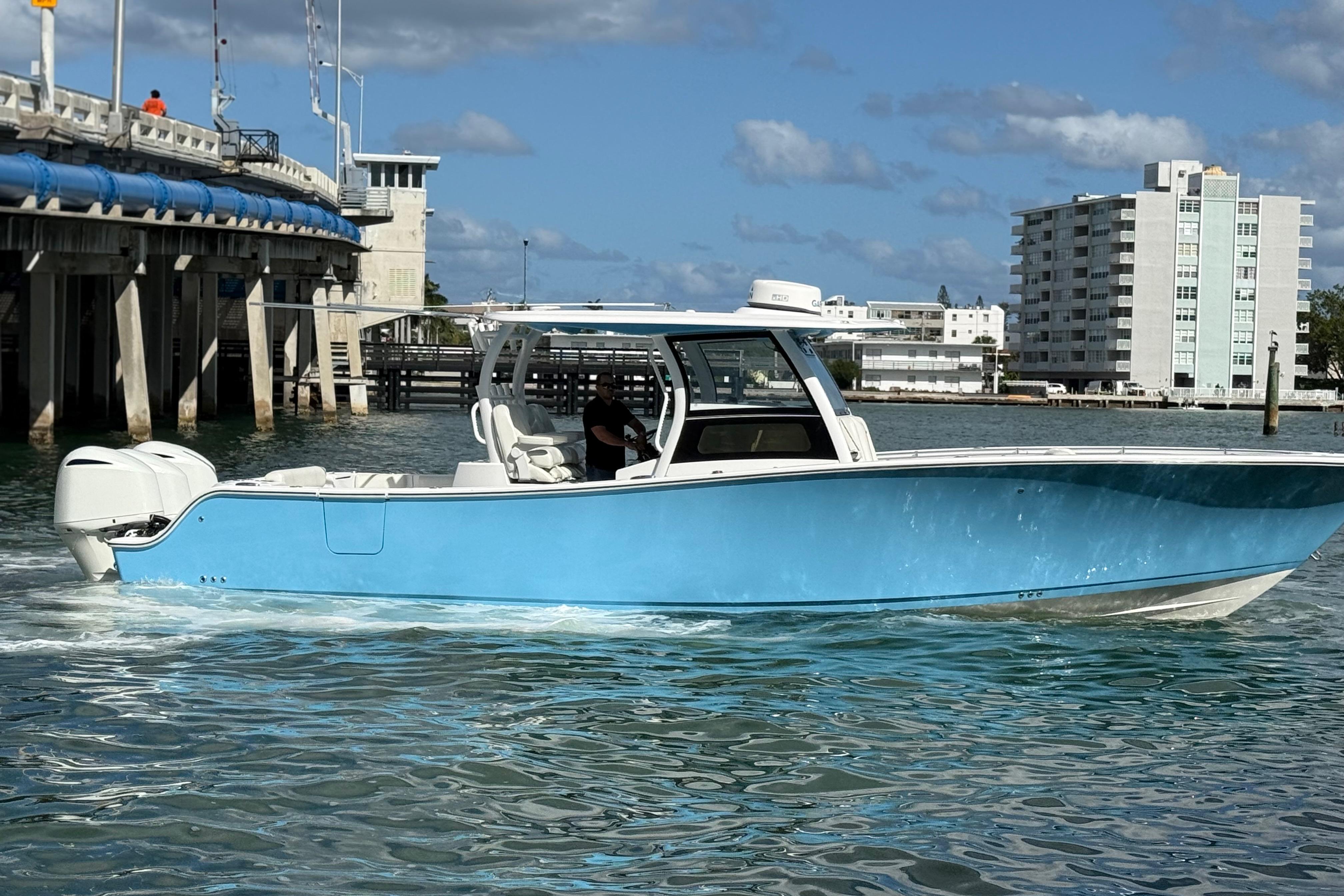 2020 Sportsman Open 352 Center Console