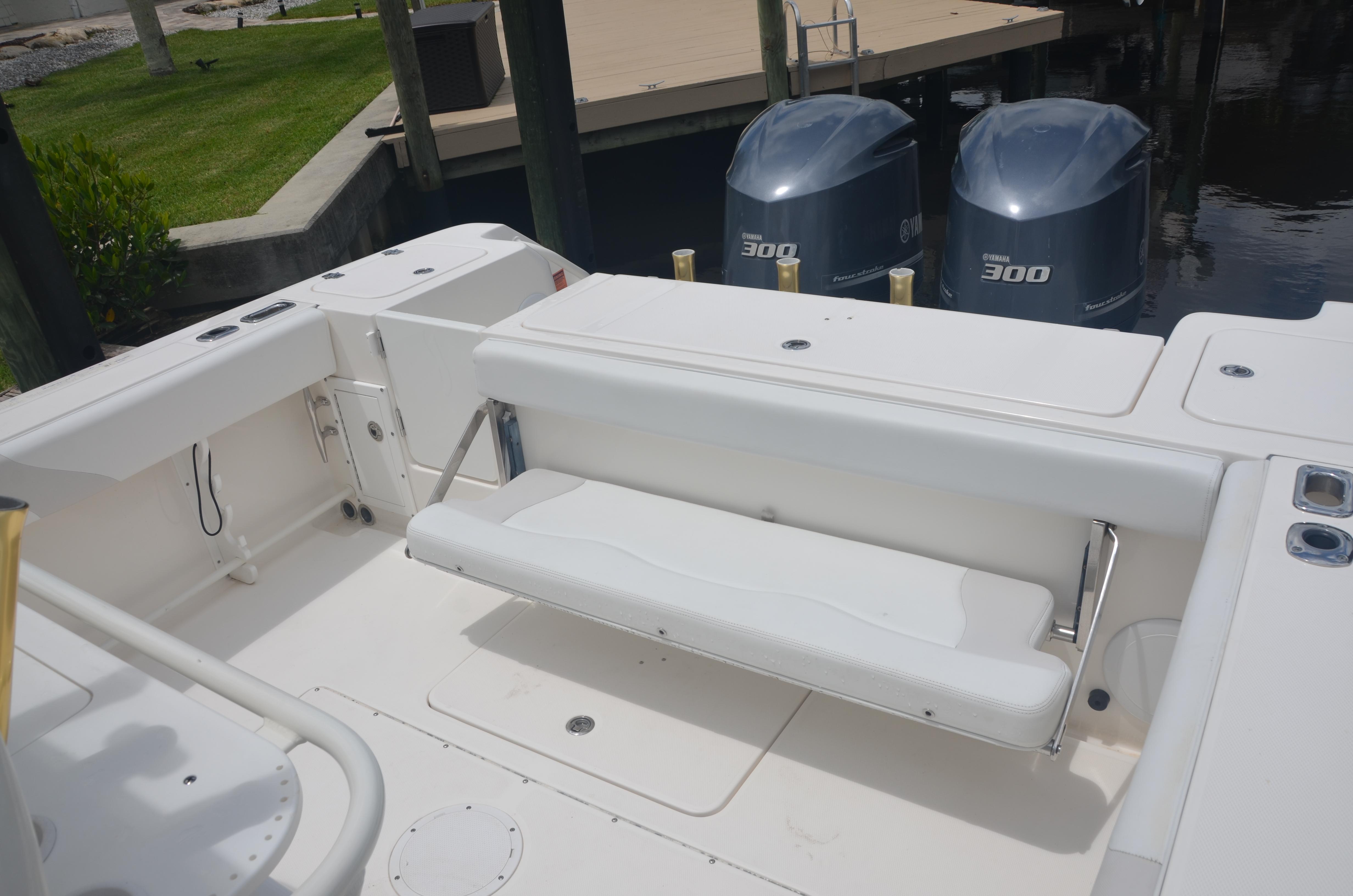 2013 Edgewater 318 Center Console-Aft Seating