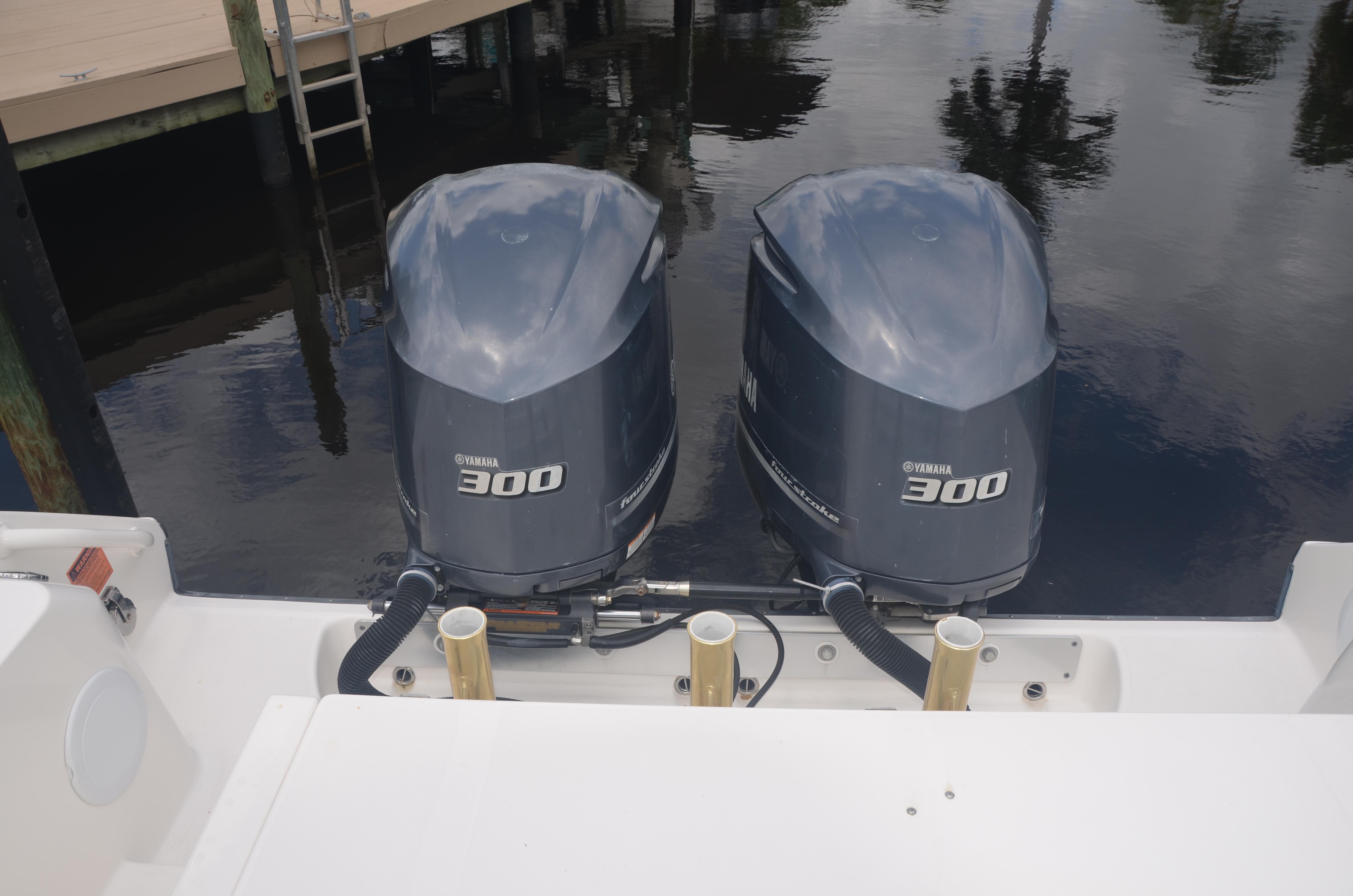 2013 Edgewater 318 Center Console-Engines