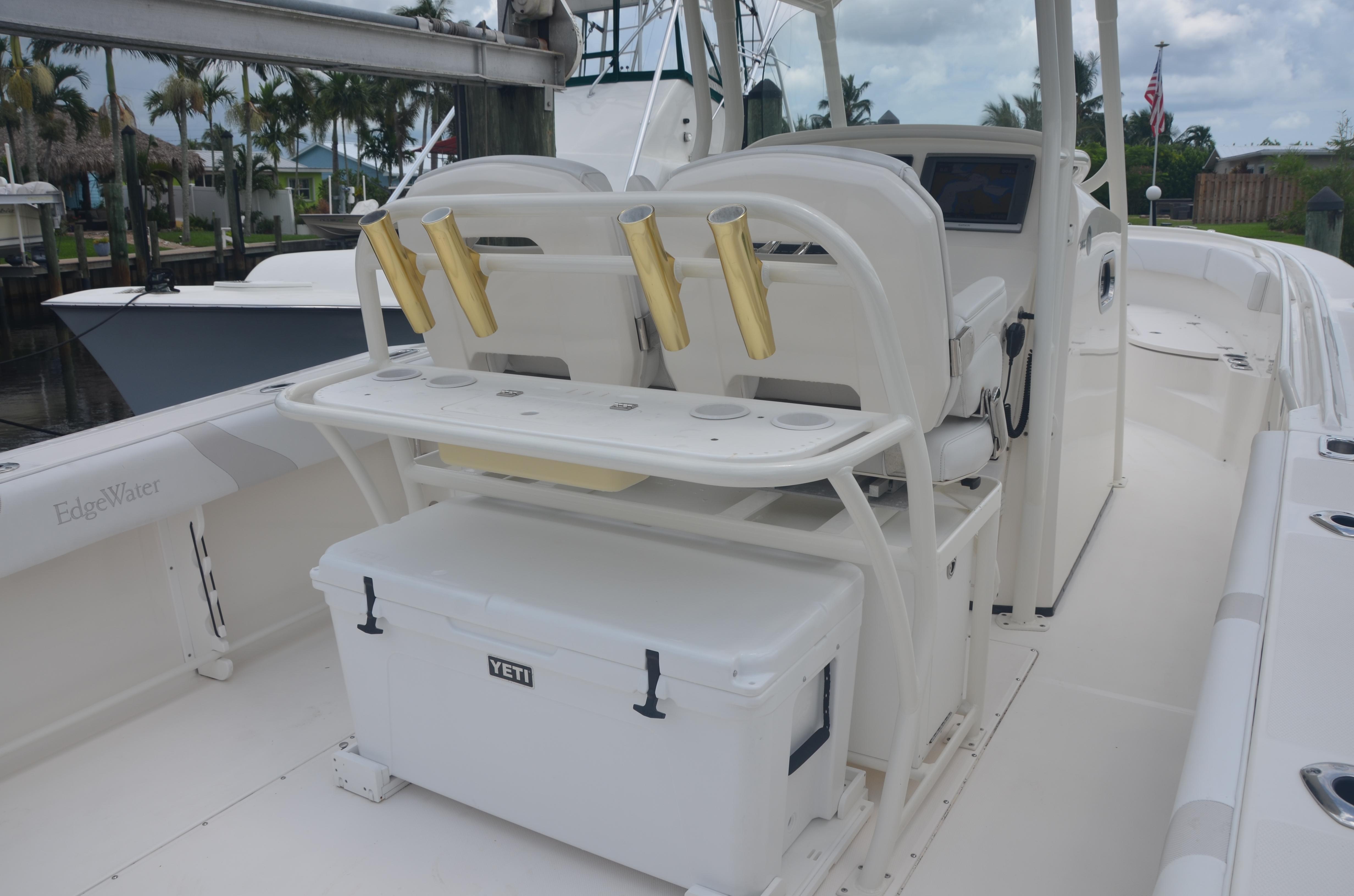 2013 Edgewater 318 Center Console-Tackle Center