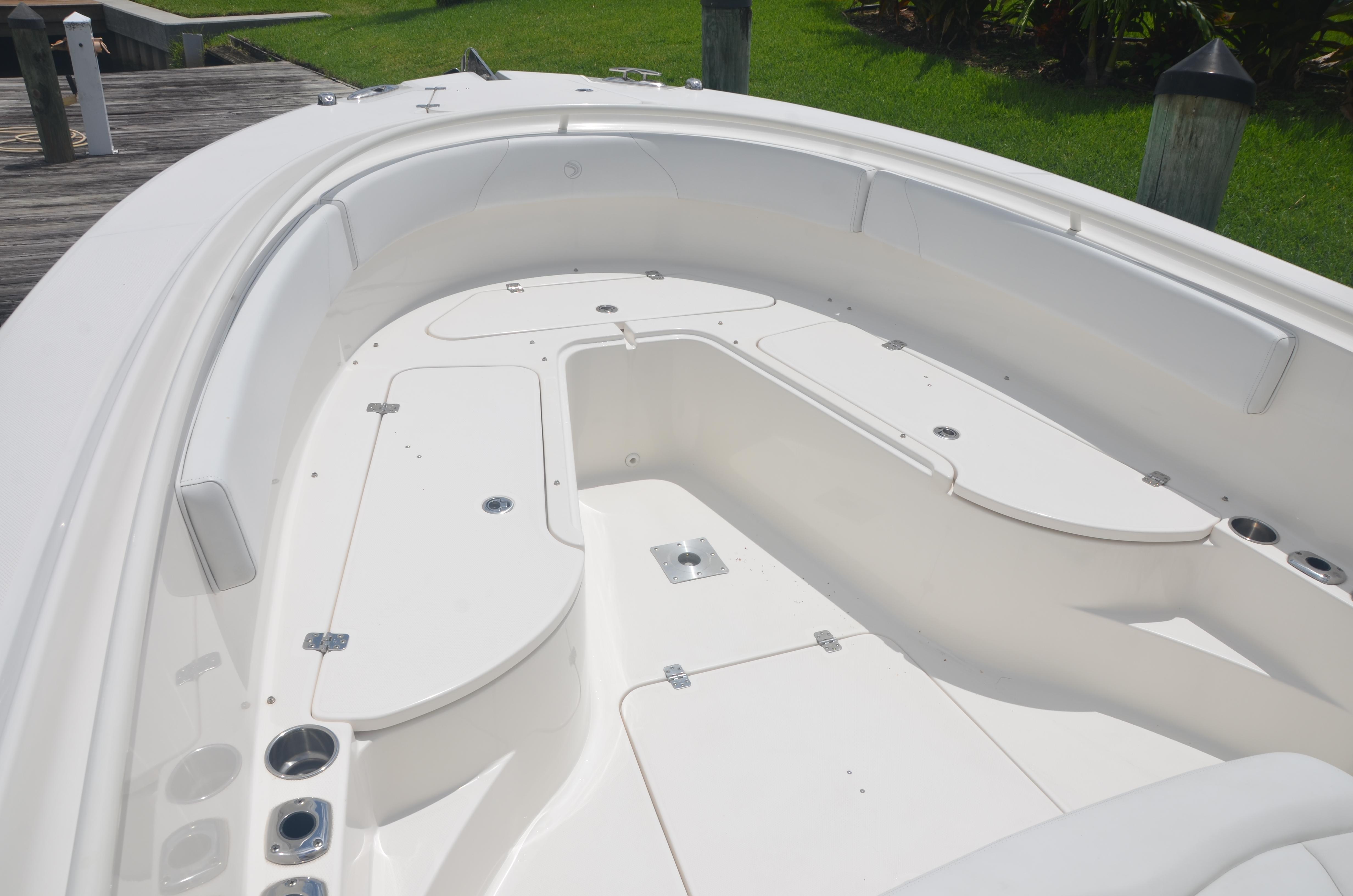 2013 Edgewater 318 Center Console-Foredeck