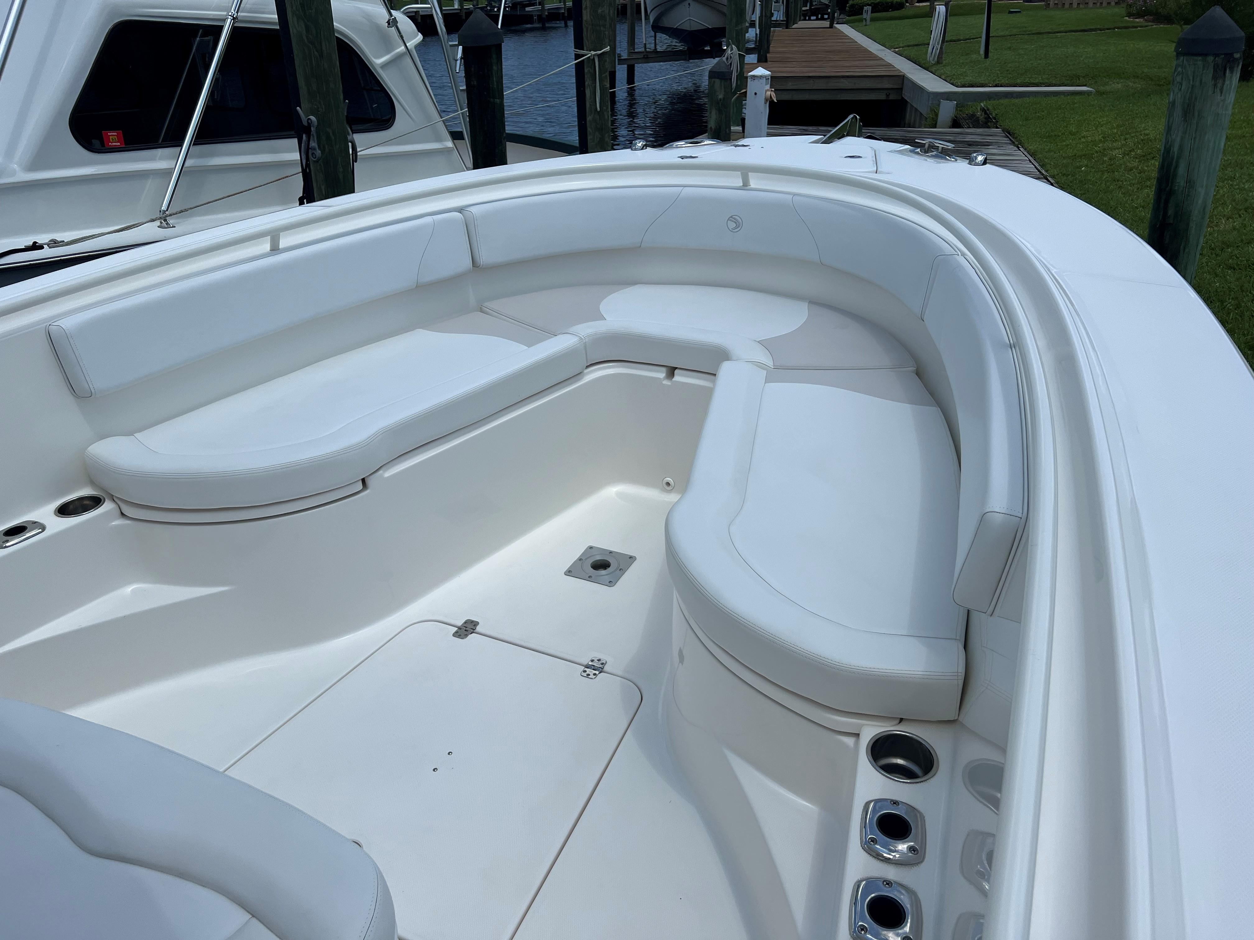 2013 Edgewater 318 Center Console-Foredeck