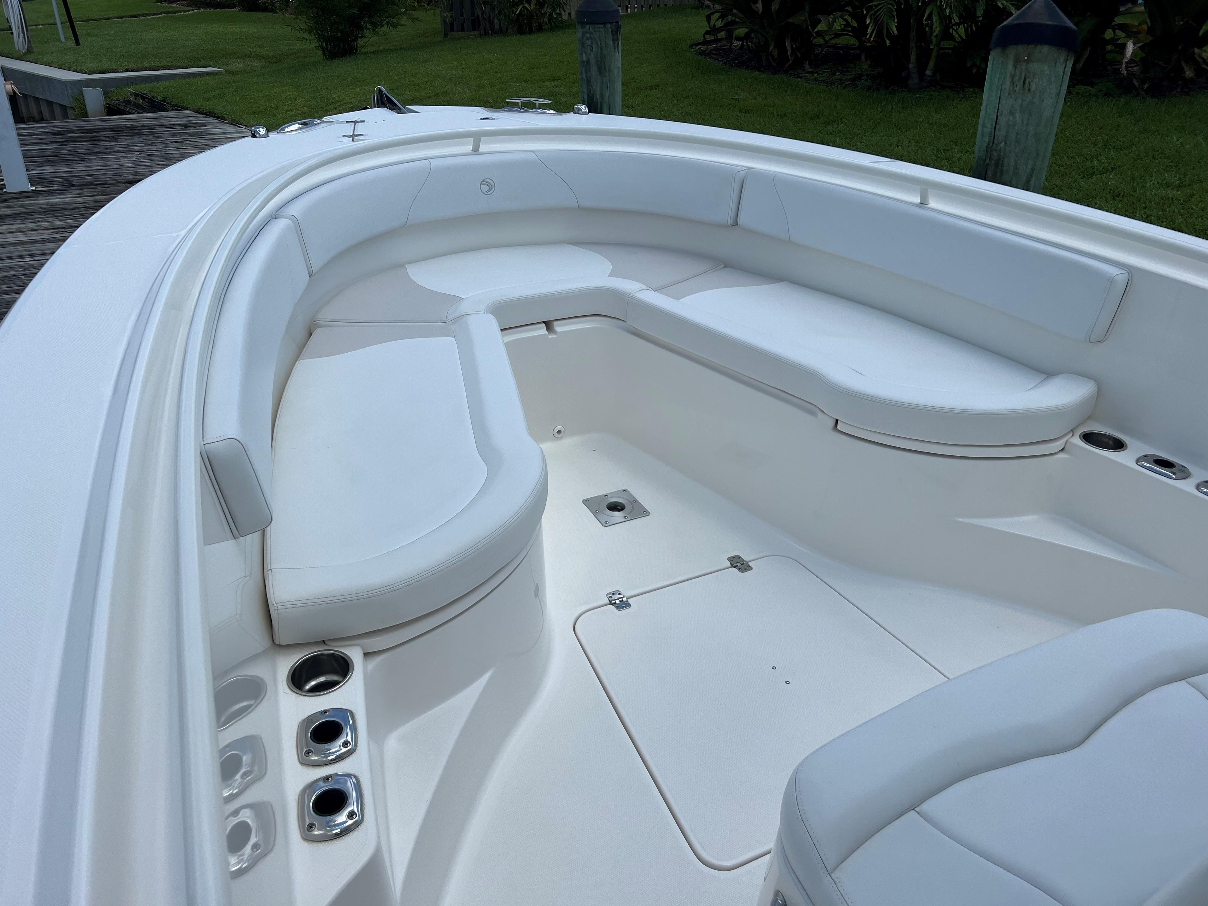 2013 Edgewater 318 Center Console-Foredeck