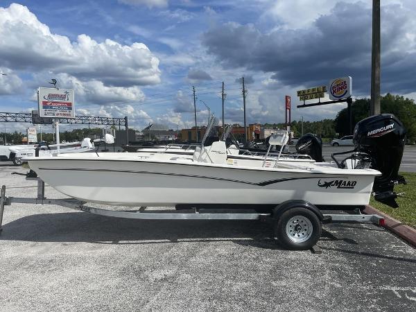 2021 Mako boat for sale, model of the boat is Pro Skiff 17 CC & Image # 3 of 7