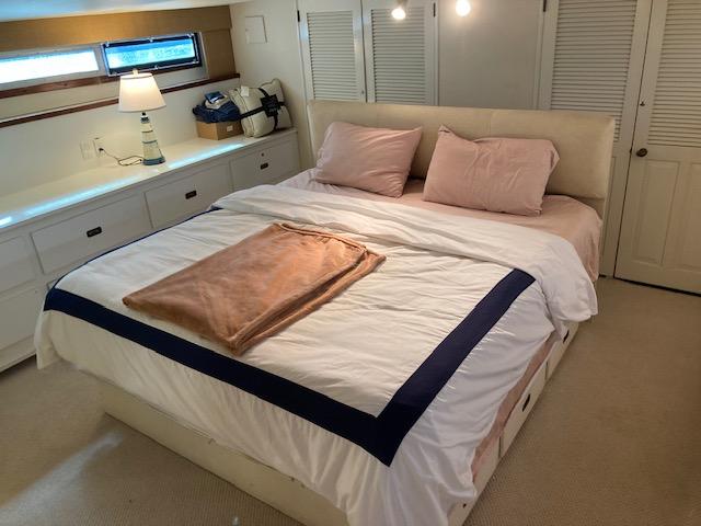 Bertram-58 Motor Yacht 1977-K Bear FL-US-Luxurious bedroom interior of 1977 Bertram 58 Motor Yacht with cozy bedding.-9617651 | Thumbnail