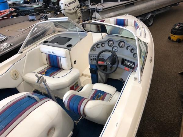 1993 Sea Ray boat for sale, model of the boat is 190 SKIRAY & Image # 3 of 14