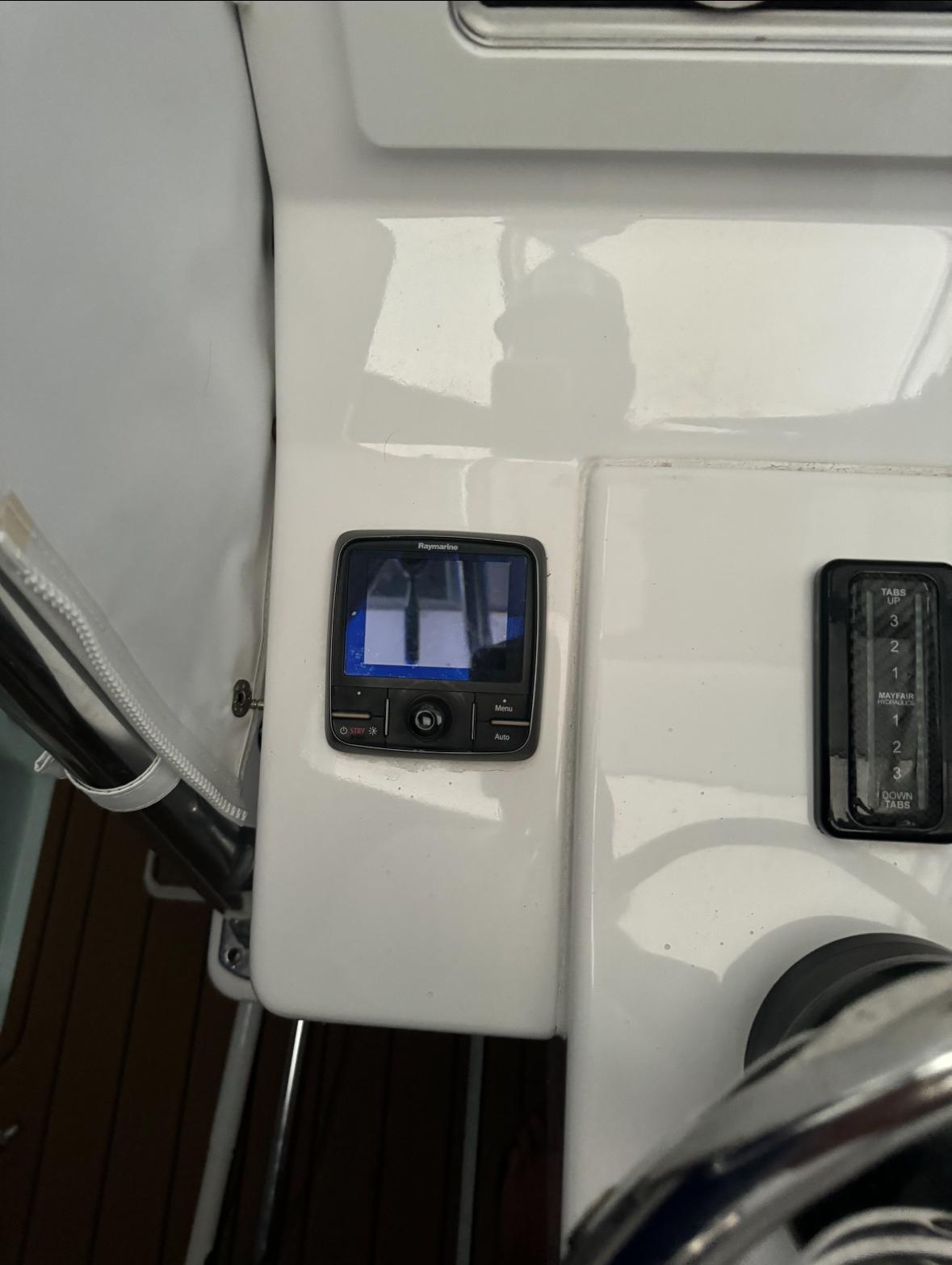 2015 Contender 30 ST - Image 27