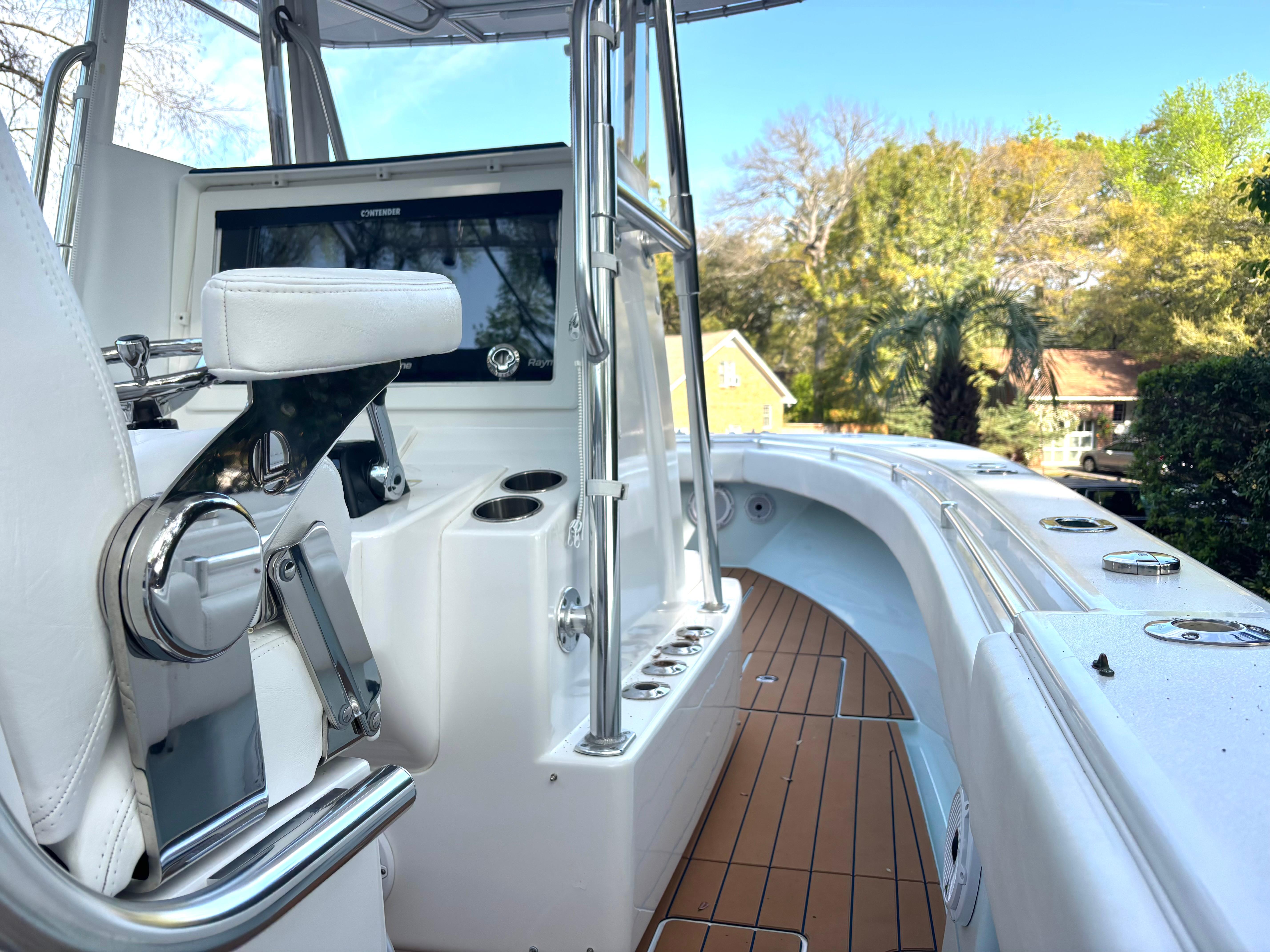2015 Contender 30 ST - Image 6