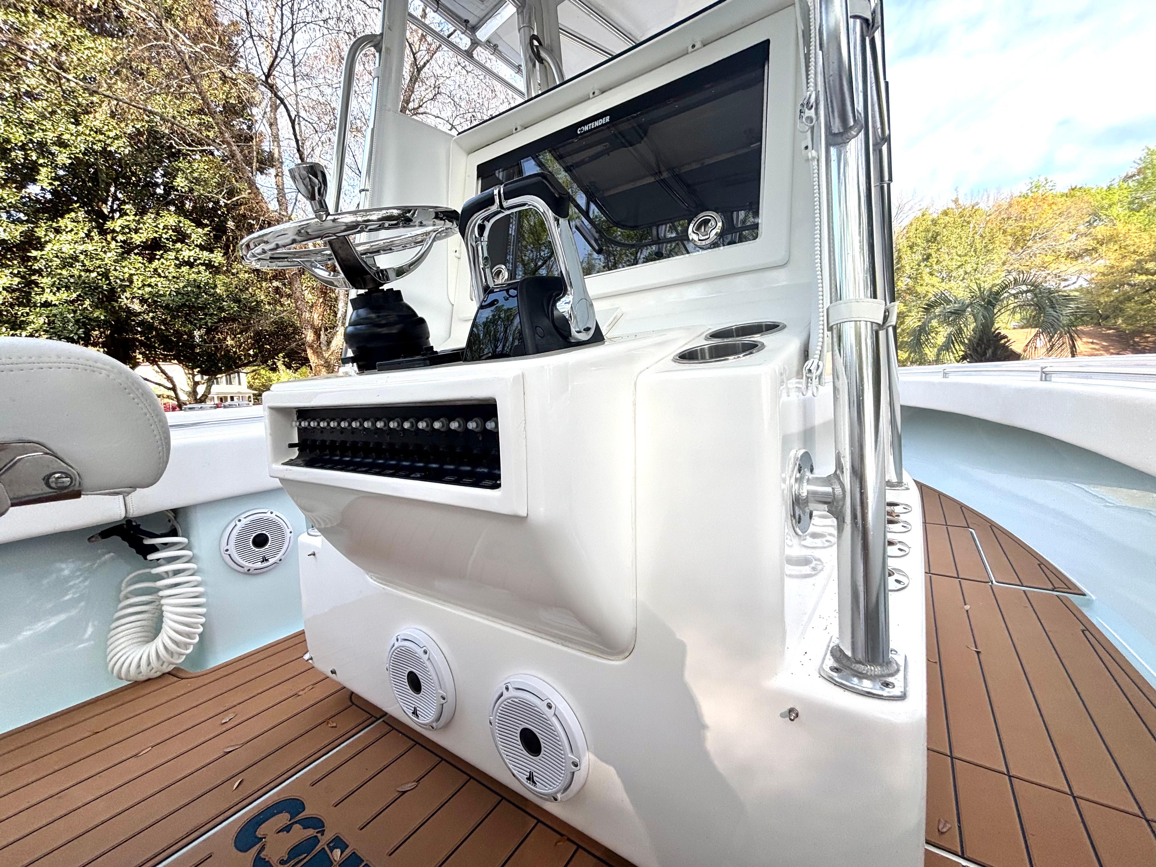 2015 Contender 30 ST - Image 14