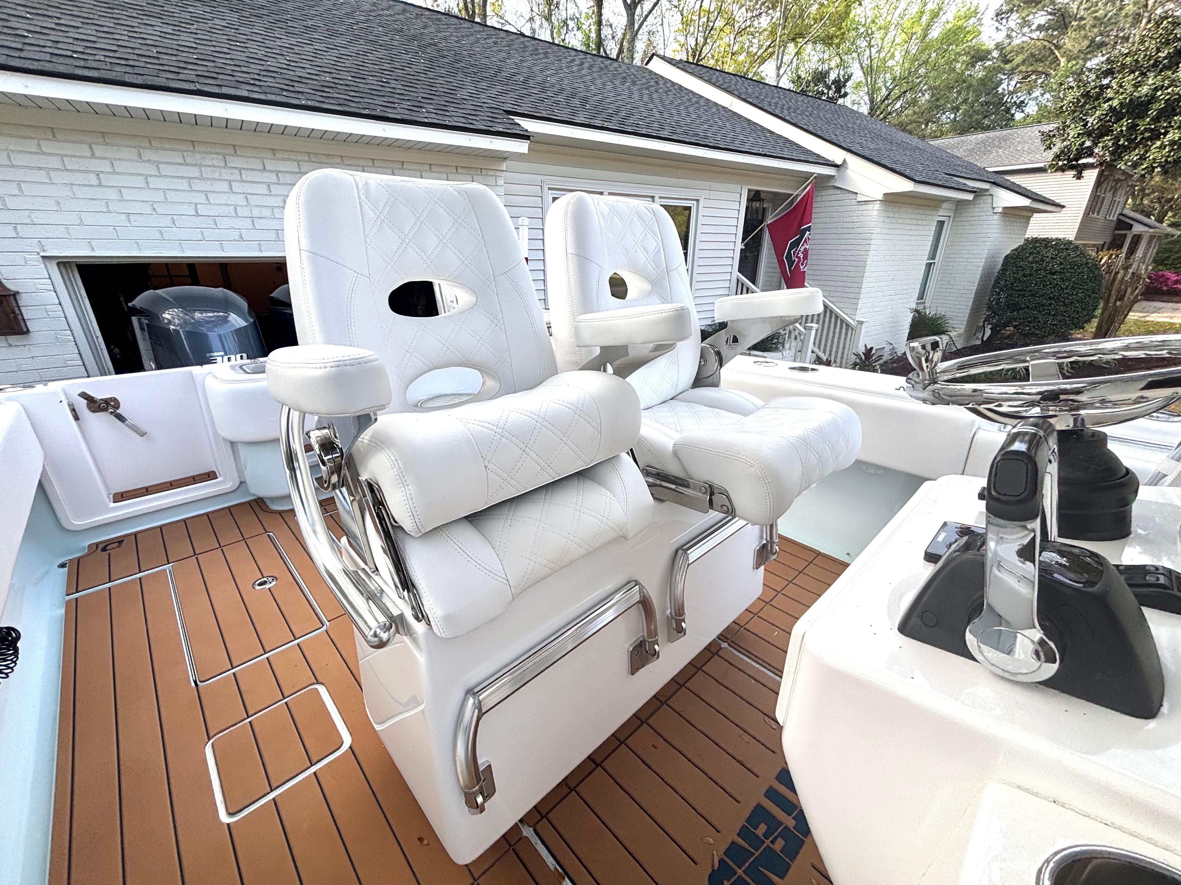 2015 Contender 30 ST - Image 7