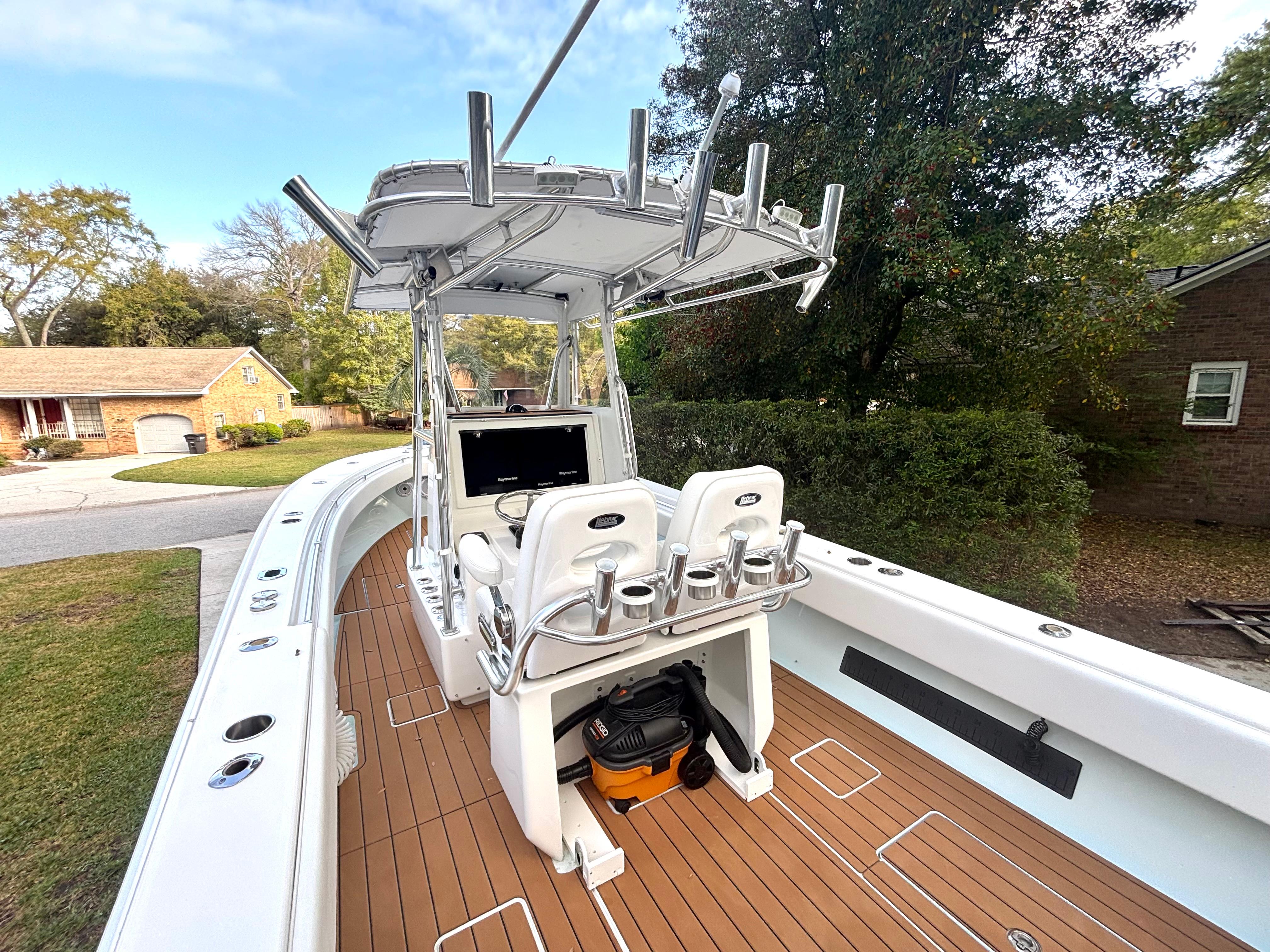 2015 Contender 30 ST - Image 9